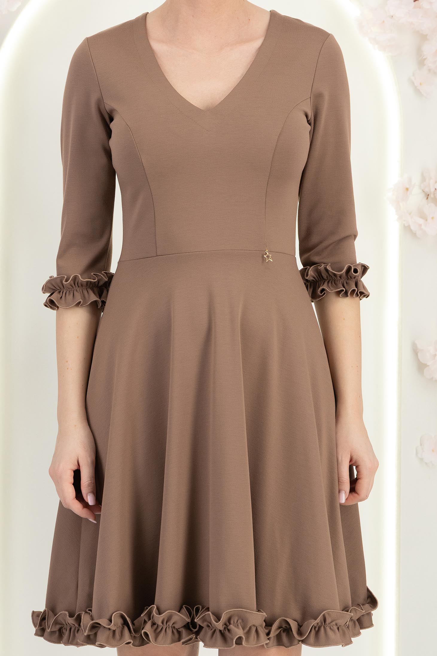 Rochie din jersey mocha scurta in clos cu volanase la maneca - StarShinerS 5 - StarShinerS.ro