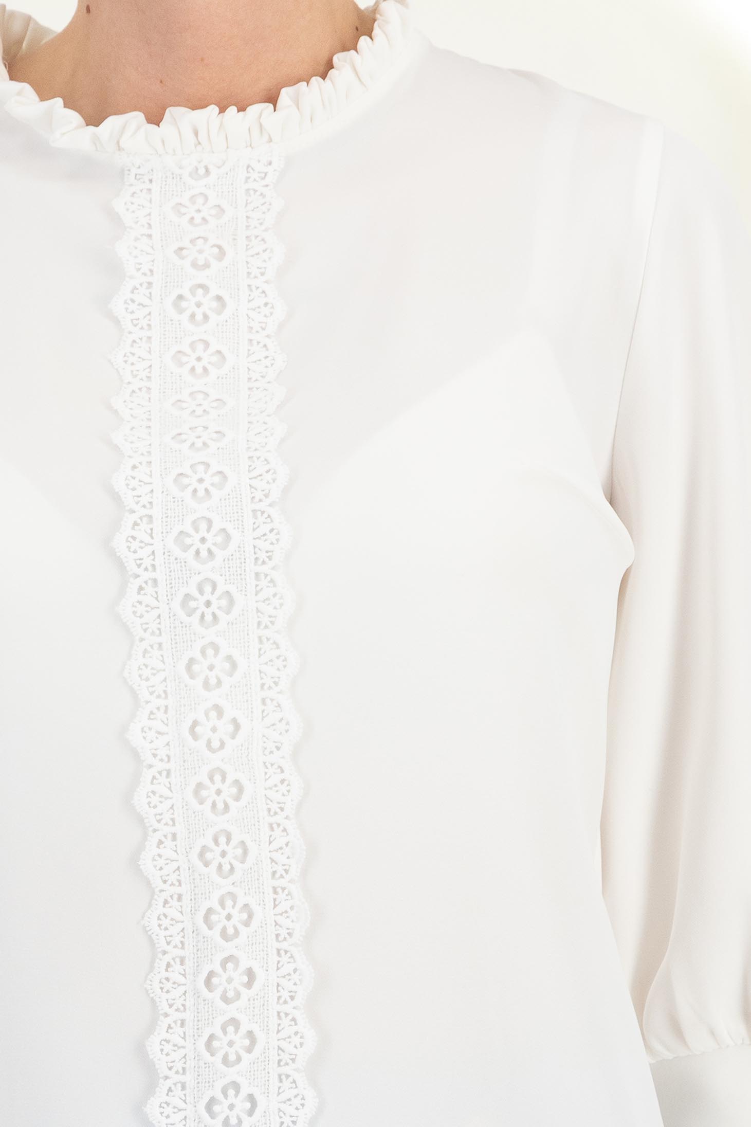 Bluza din material fluid ivoire cu un croi larg si aplicatii de dantela - StarShinerS 4 - StarShinerS.ro