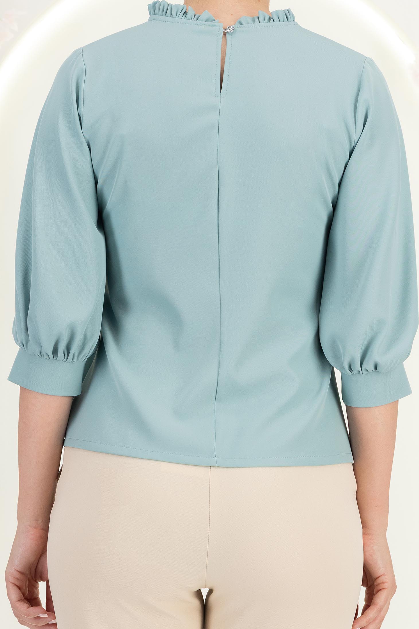 Bluza din material fluid mint cu un croi larg si aplicatii de dantela - StarShinerS 6 - StarShinerS.ro