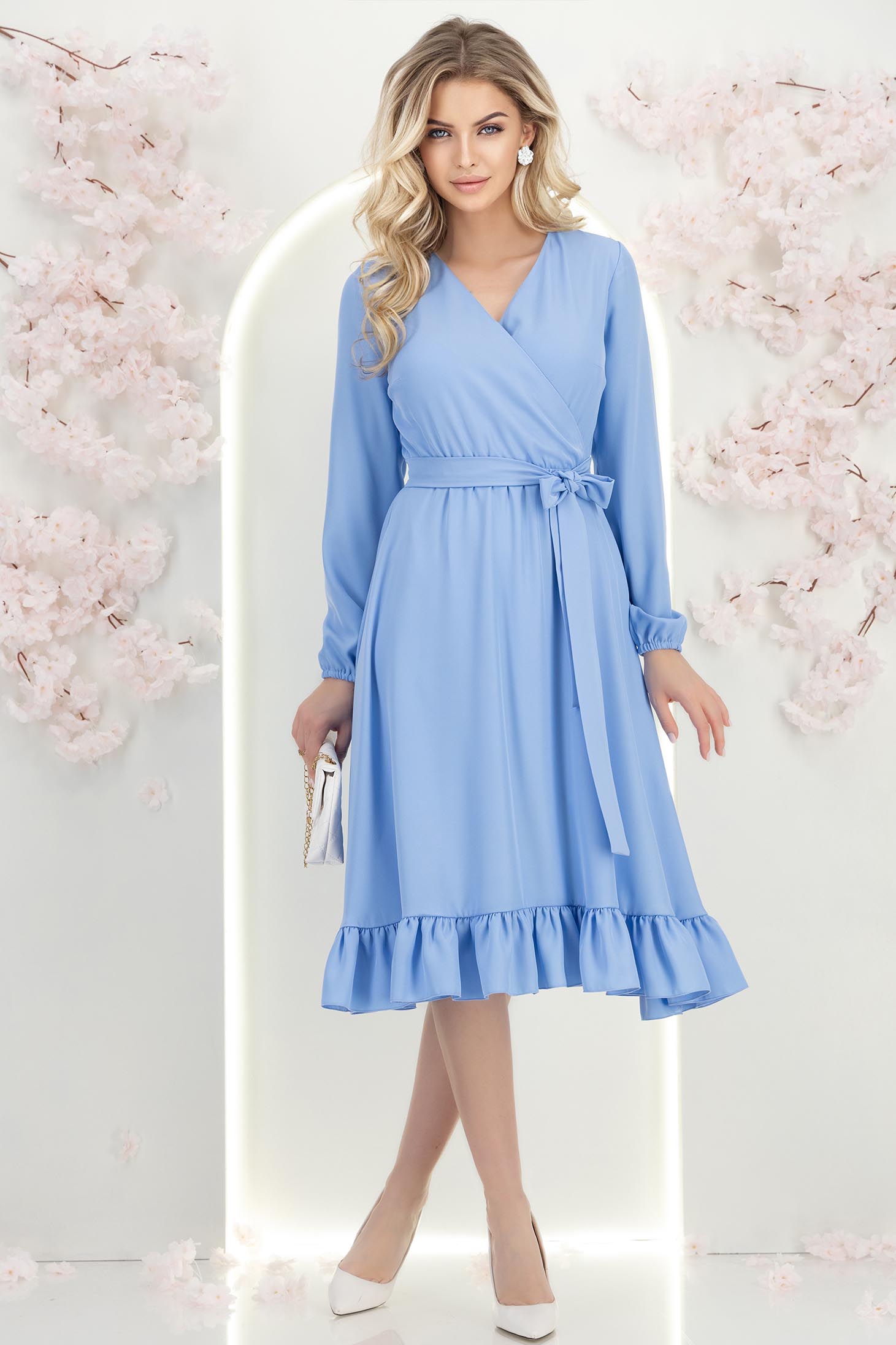 StarShinerS.ro Rochie din material fluid albastra-deschis midi in clos cu elastic in talie si cordon - StarShinerS