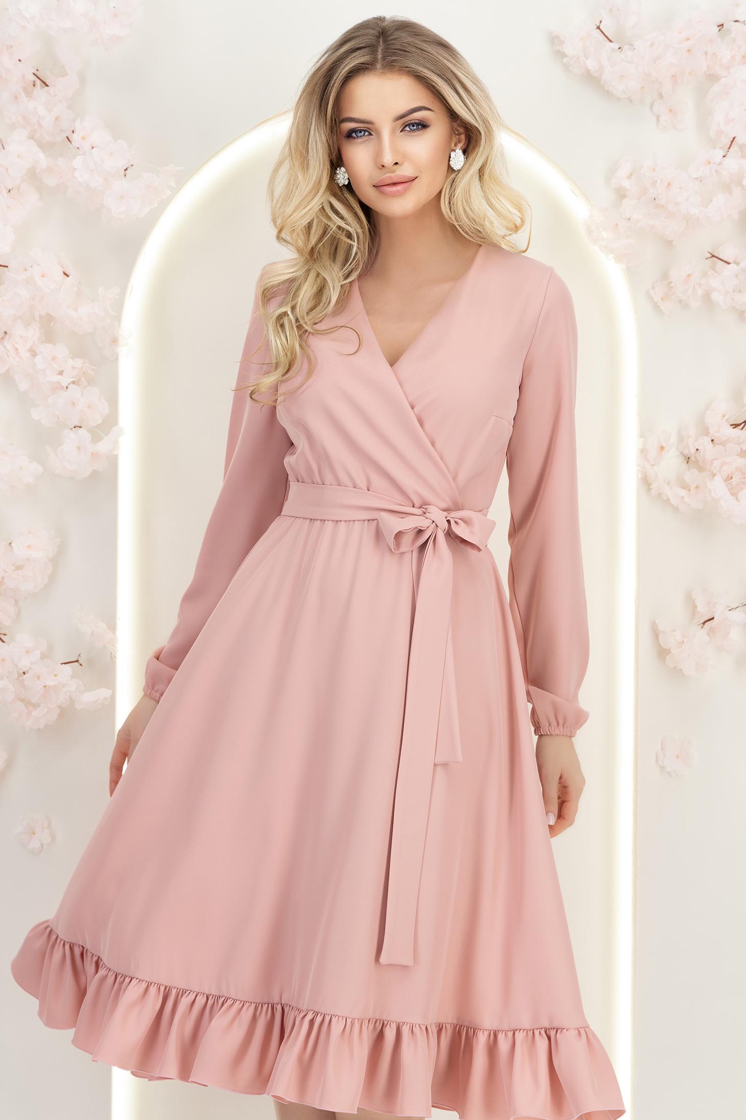 StarShinerS růžový prášek šaty zapínání v pase na gumu tekutý materiál přes koleno 2 - StarShinerS.cz