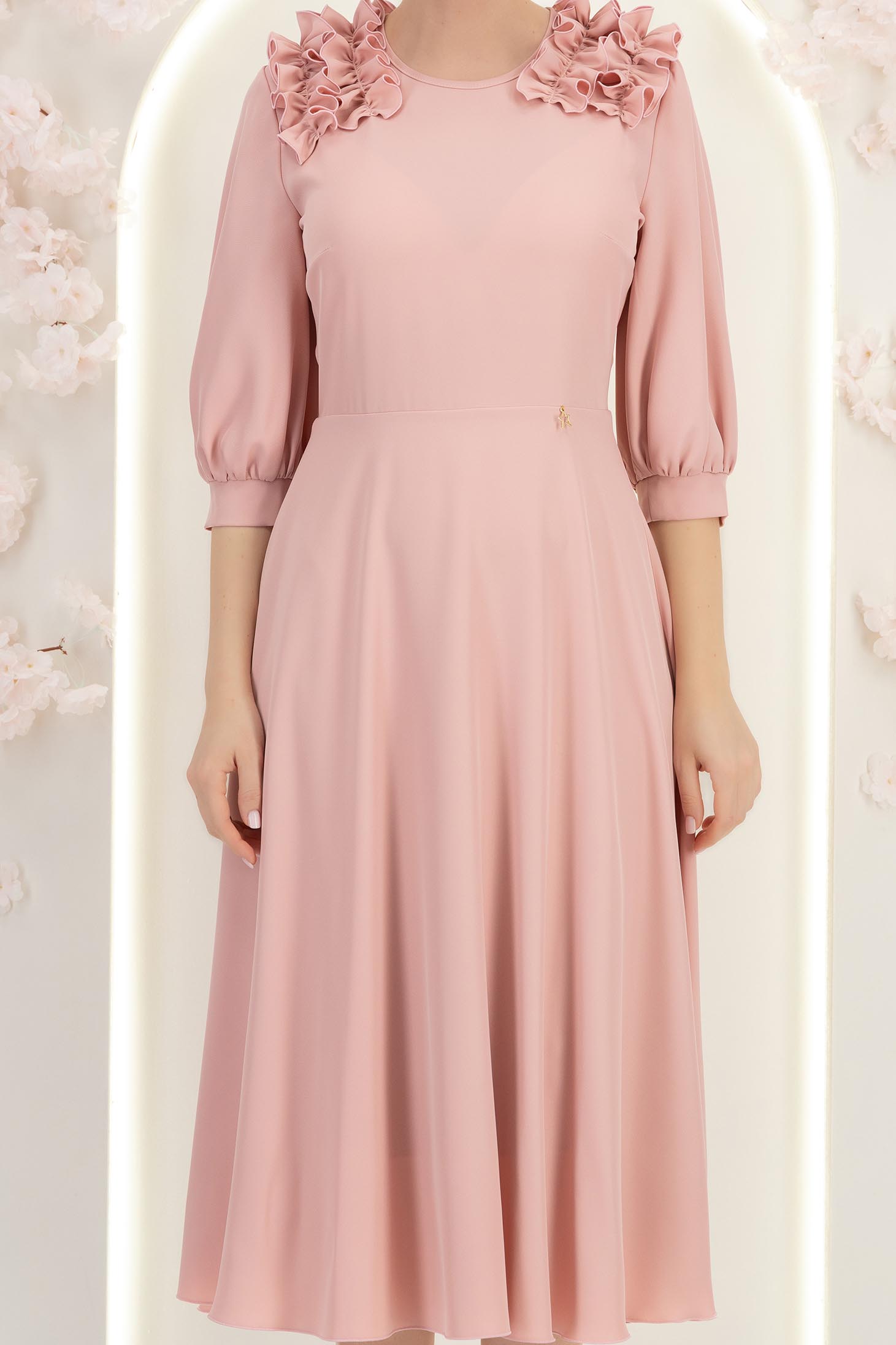 Rochie din voal roz pudra midi in clos cu volanase - StarShinerS 6 - StarShinerS.ro