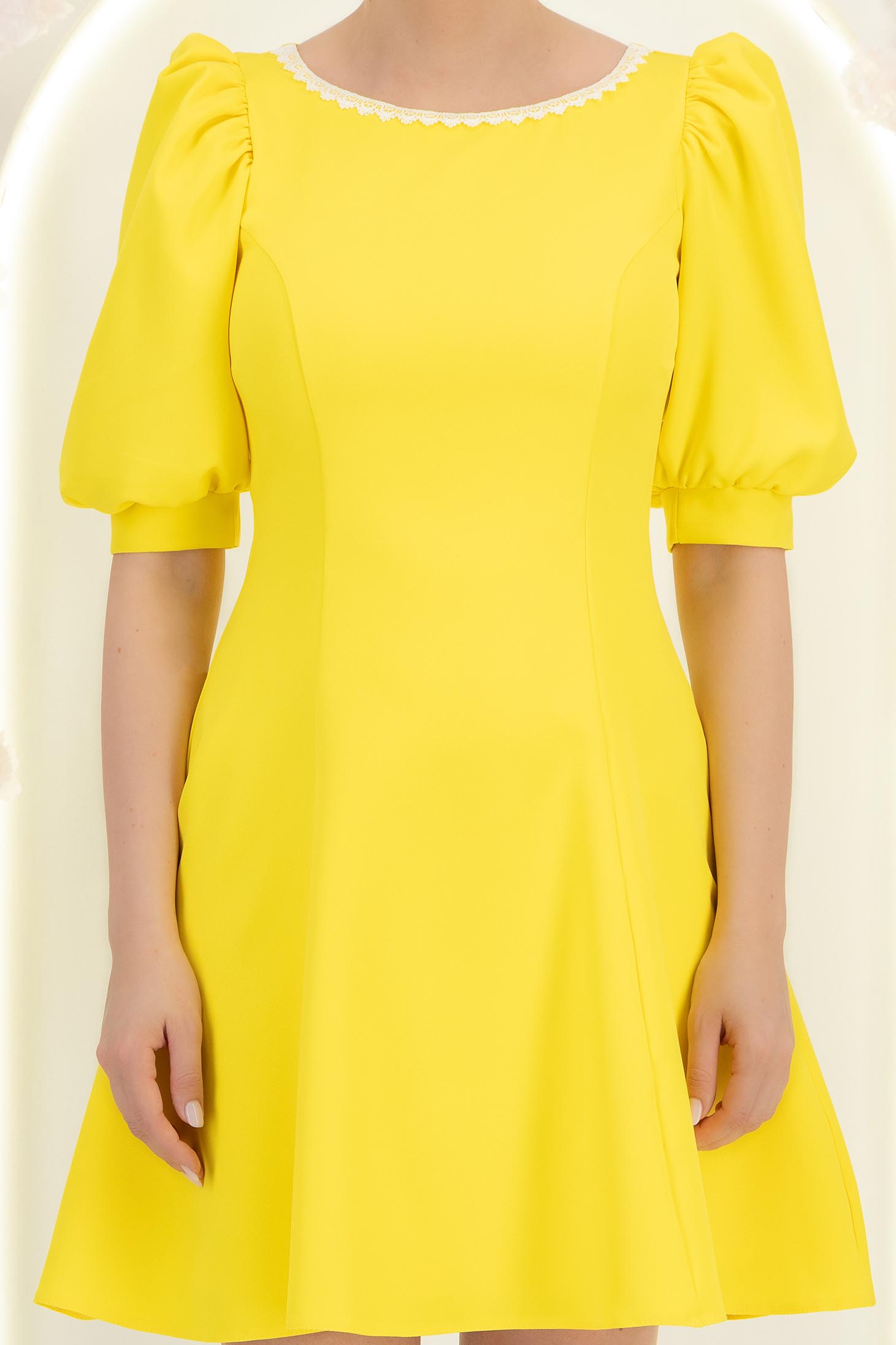 Rochie din stofa elastica galbena scurta in clos cu maneci bufante si dantela - StarShinerS 5 - StarShinerS.ro