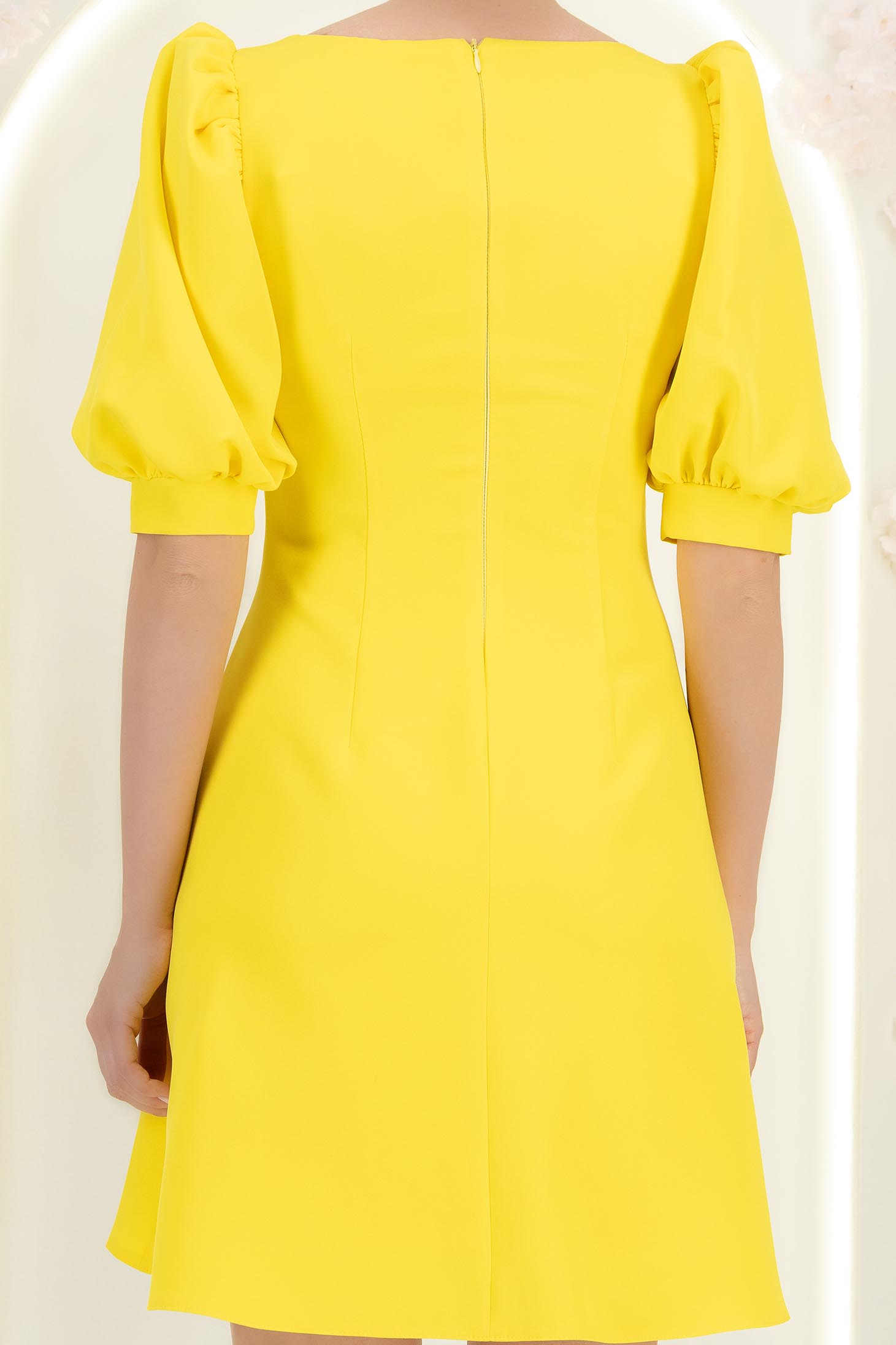 Rochie din stofa elastica galbena scurta in clos cu maneci bufante si dantela - StarShinerS 6 - StarShinerS.ro