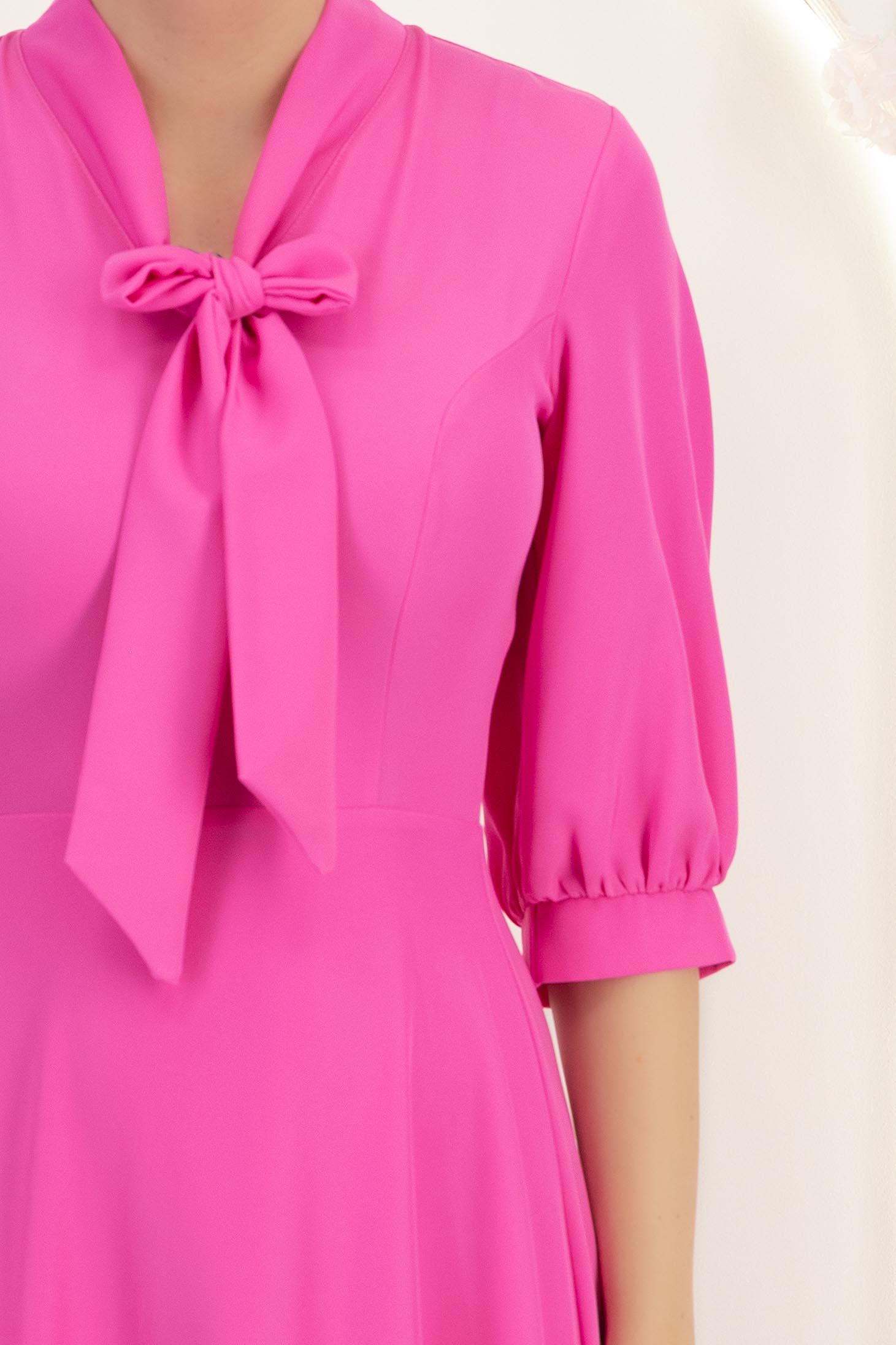 Rochie georgette fuchsia midi in clos cu guler tip esarfa - StarShinerS 4 - StarShinerS.ro