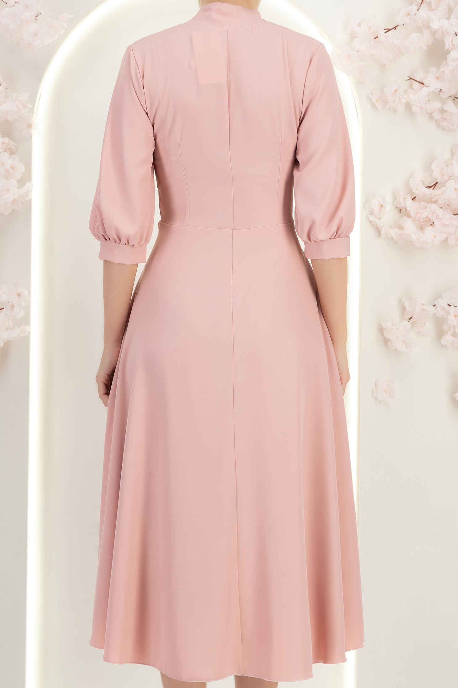 Rochie din material fluid roz pudra midi in clos cu guler tip esarfa - StarShinerS 7 - StarShinerS.ro