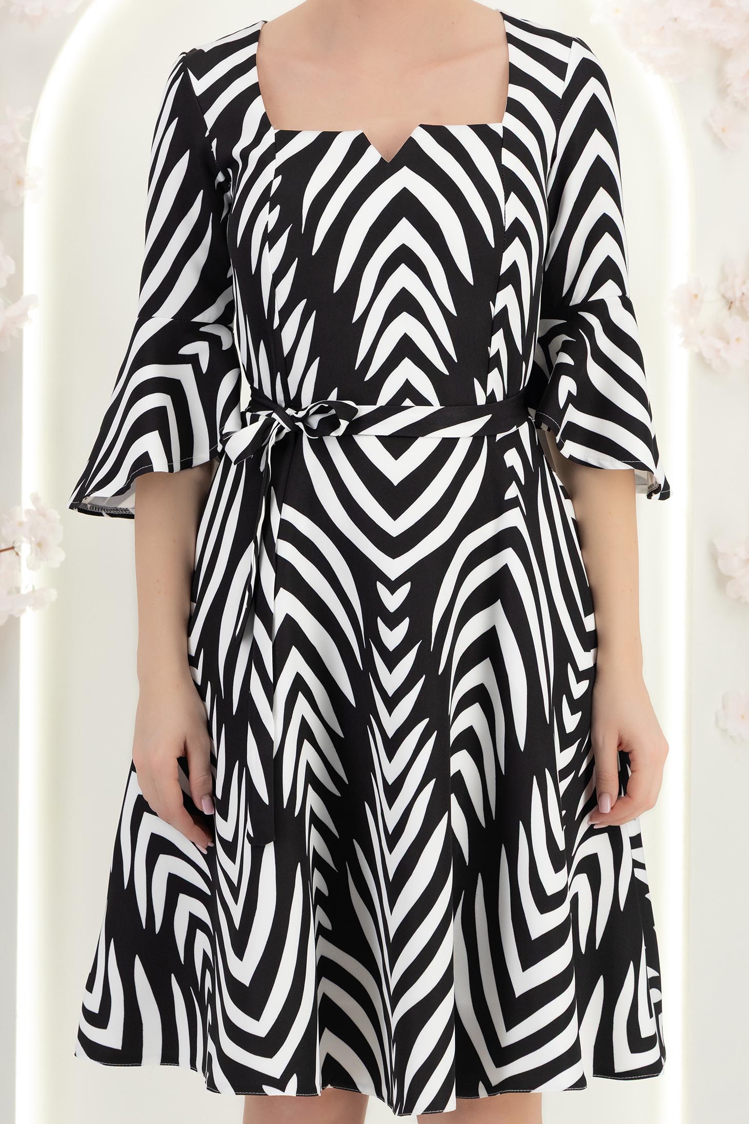 Rochie din stofa neagra pana la genunchi in clos cu volanase la maneca - StarShinerS 5 - StarShinerS.ro