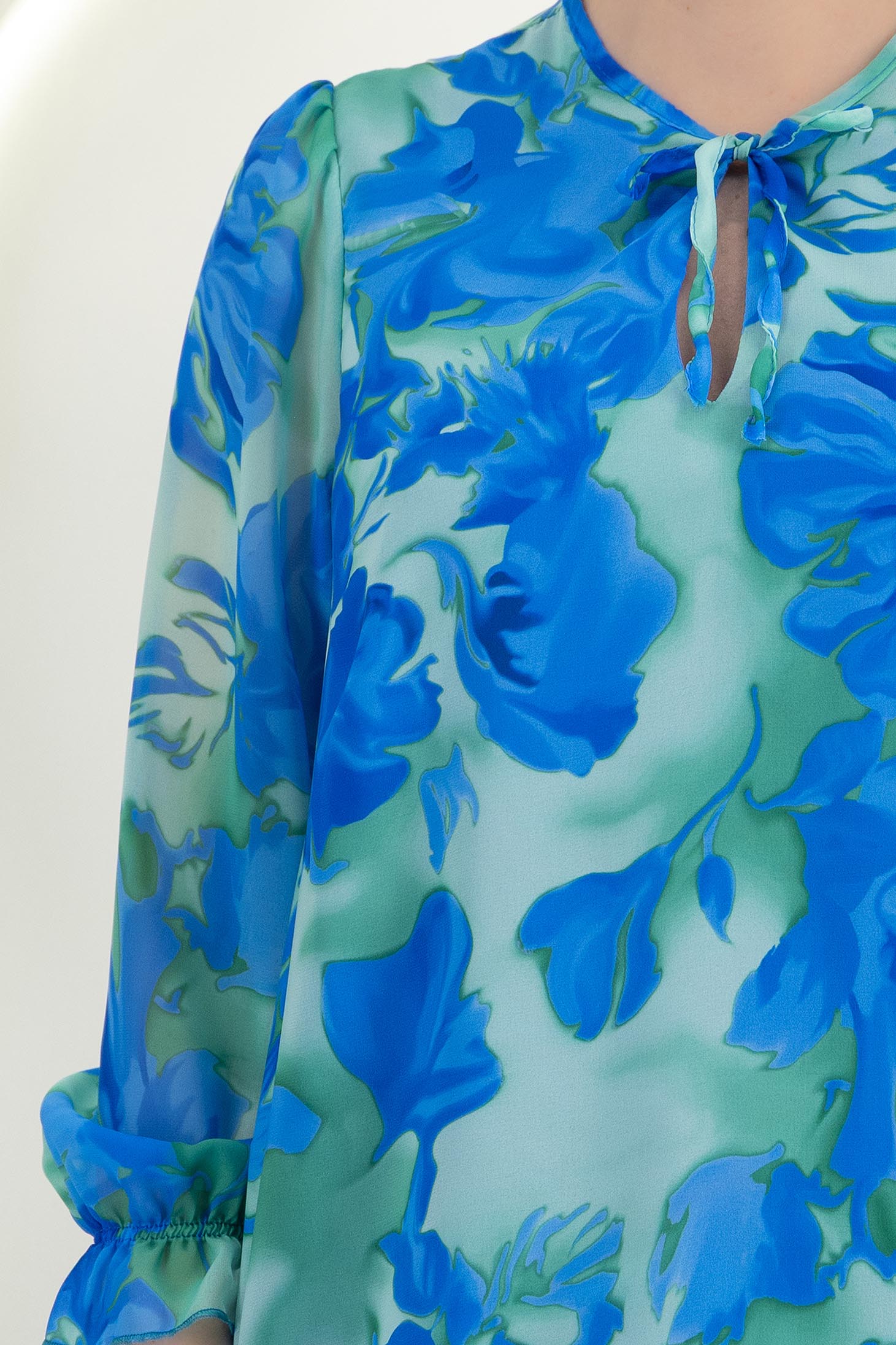 Bluza din viscoza albastra cu croi larg si volanase la maneca - StarShinerS 4 - StarShinerS.ro