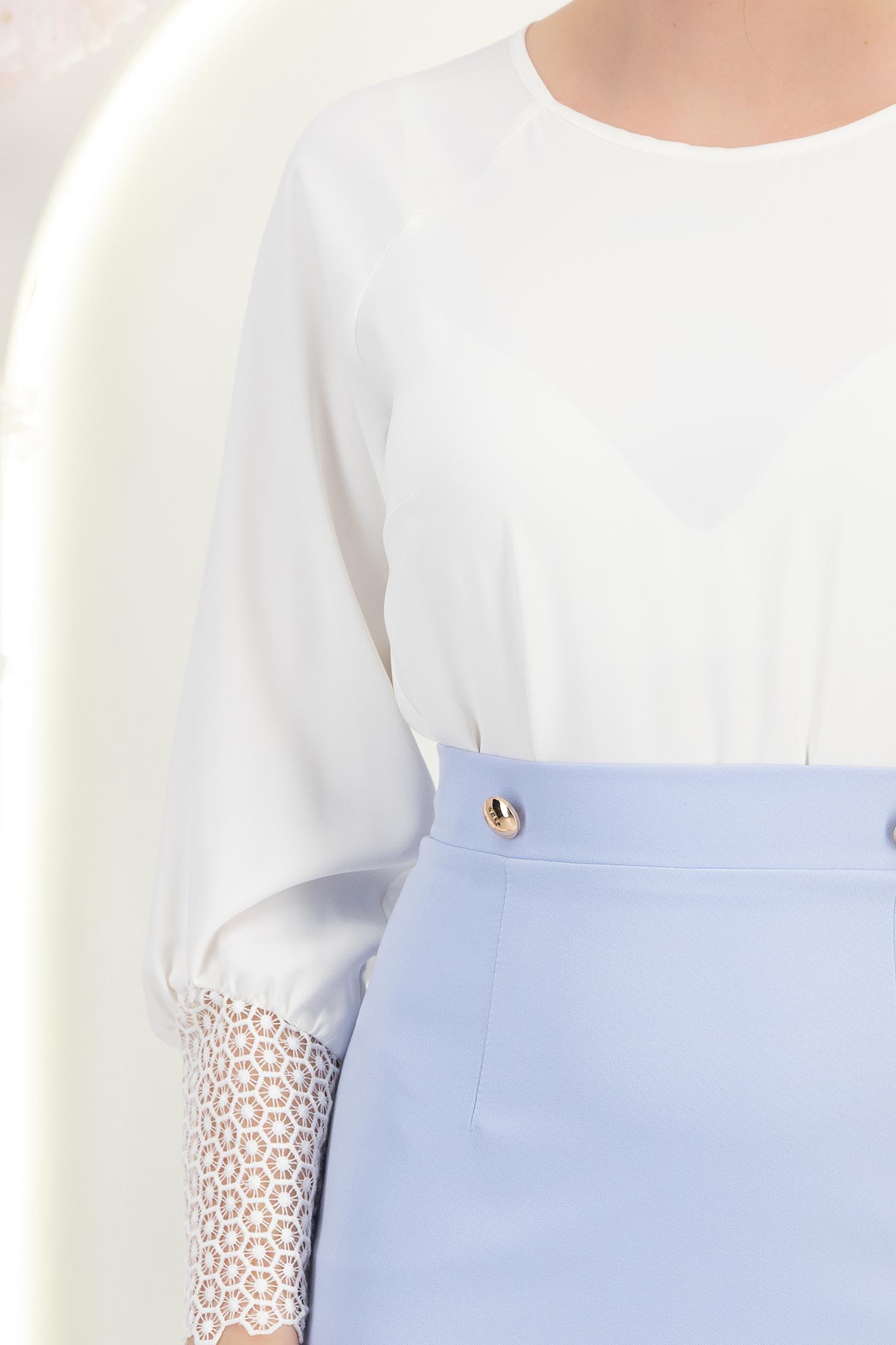 Bluza dama din viscoza alba cu un croi larg si insertii de dantela - StarShinerS 5 - StarShinerS.ro