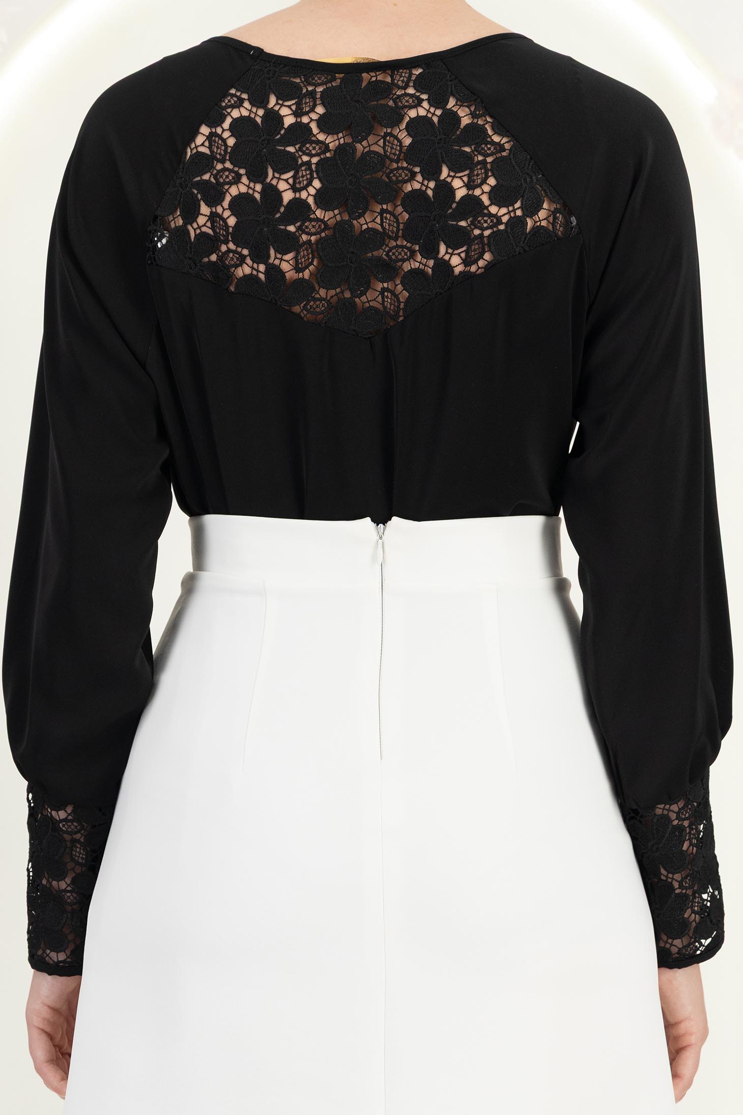 Bluza dama din viscoza neagra cu un croi larg si insertii de dantela - StarShinerS 5 - StarShinerS.ro