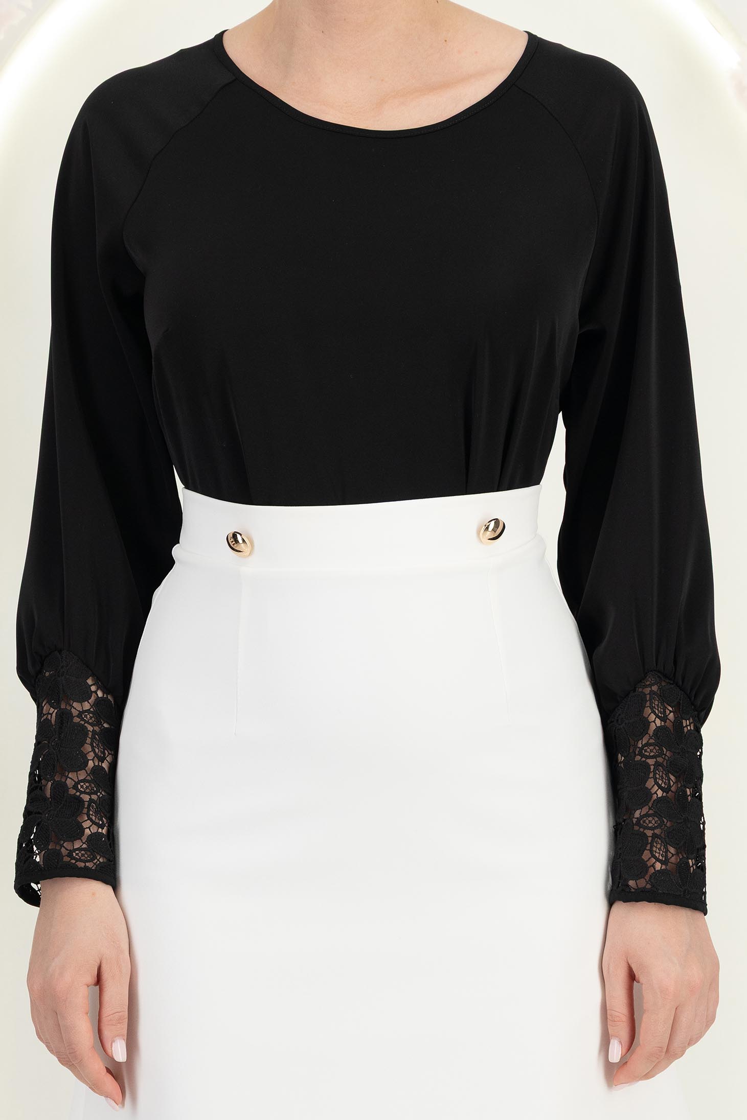 Bluza dama din viscoza neagra cu un croi larg si insertii de dantela - StarShinerS 6 - StarShinerS.ro