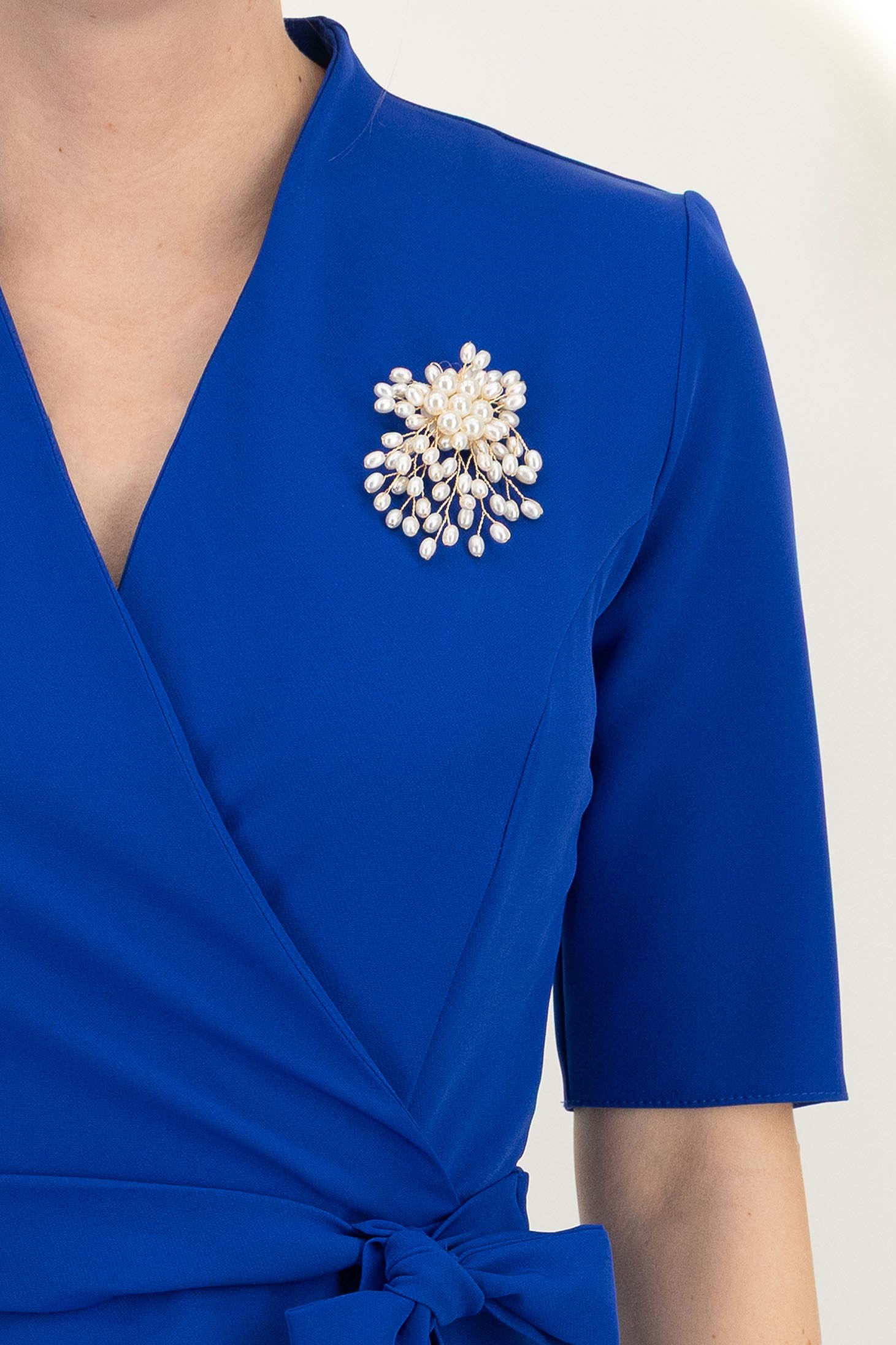 Rochie din stofa albastra midi in clos cu brosa detasabila - StarShinerS 6 - StarShinerS.ro
