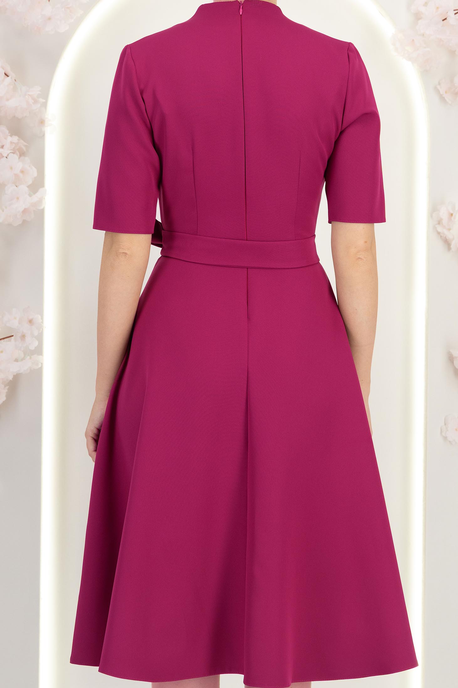 Rochie din stofa zmeura midi in clos cu brosa detasabila - StarShinerS 7 - StarShinerS.ro