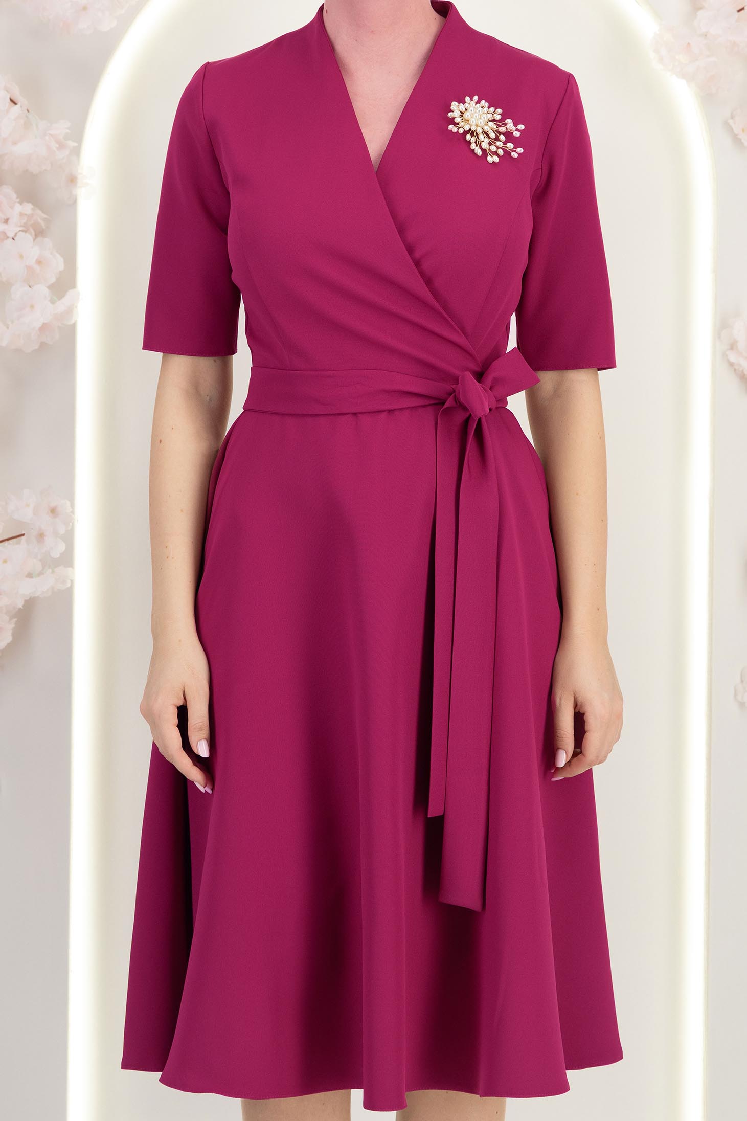 Rochie din stofa zmeura midi in clos cu brosa detasabila - StarShinerS 6 - StarShinerS.ro