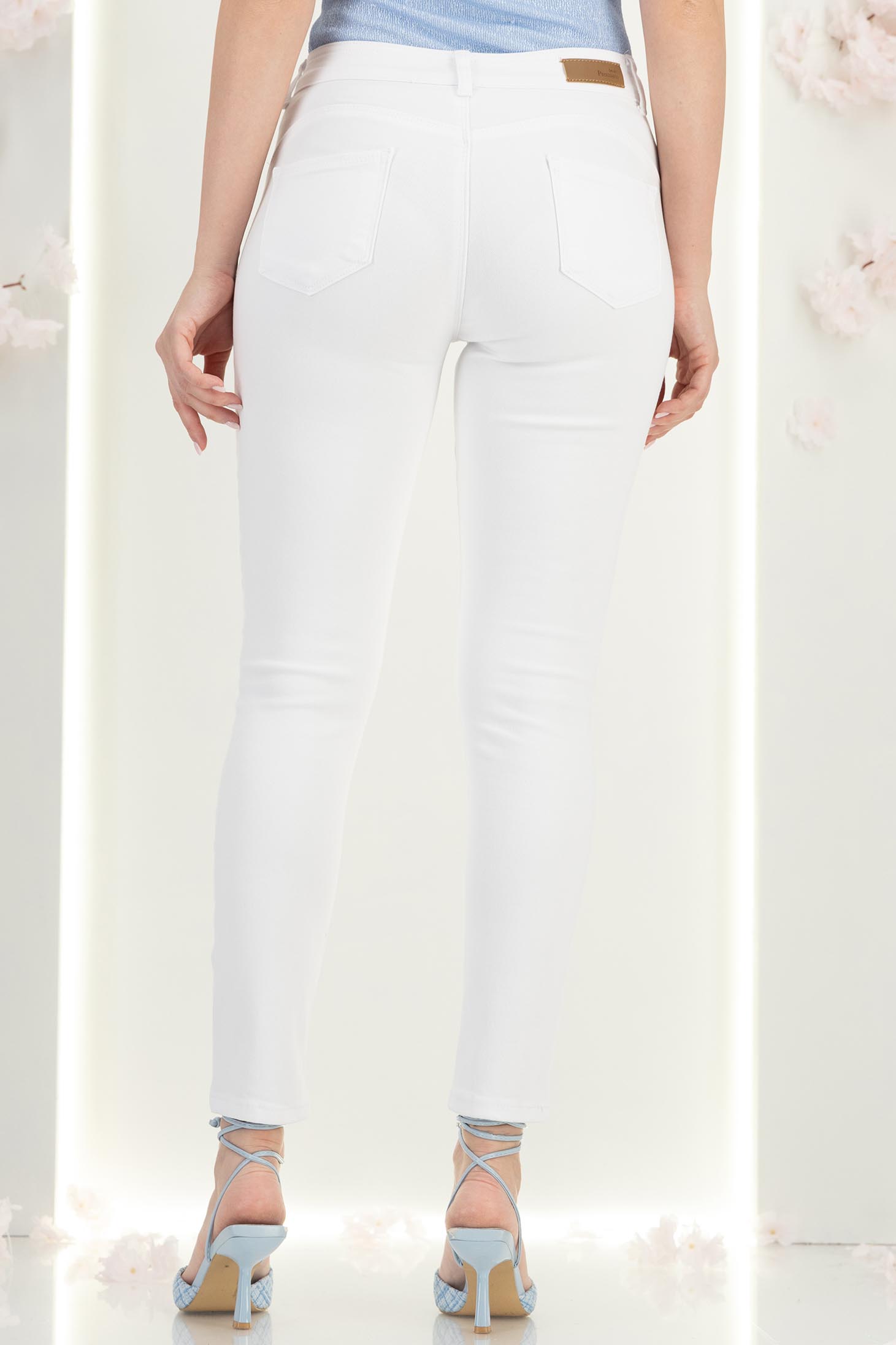 Blugi albi lungi skinny cu buzunare laterale si efect Push Up 5 - StarShinerS.ro