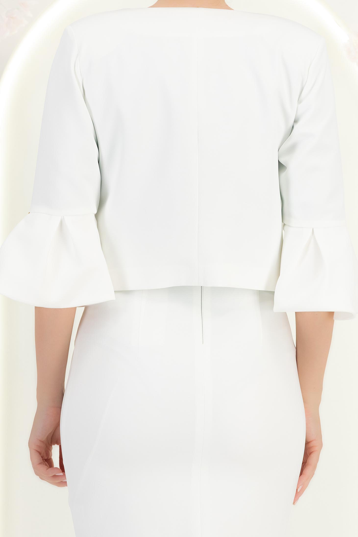 Sacou din stofa ivoire cu un croi drept si mâneci tip clopot - StarShinerS 6 - StarShinerS.ro