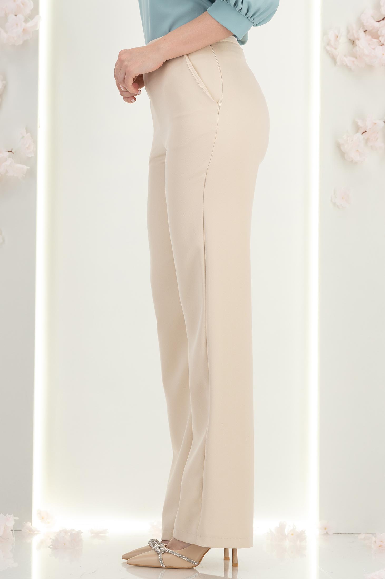 Pantaloni din stofa crem lungi drepti cu nasturi decorativi aurii- StarShinerS 4 - StarShinerS.ro