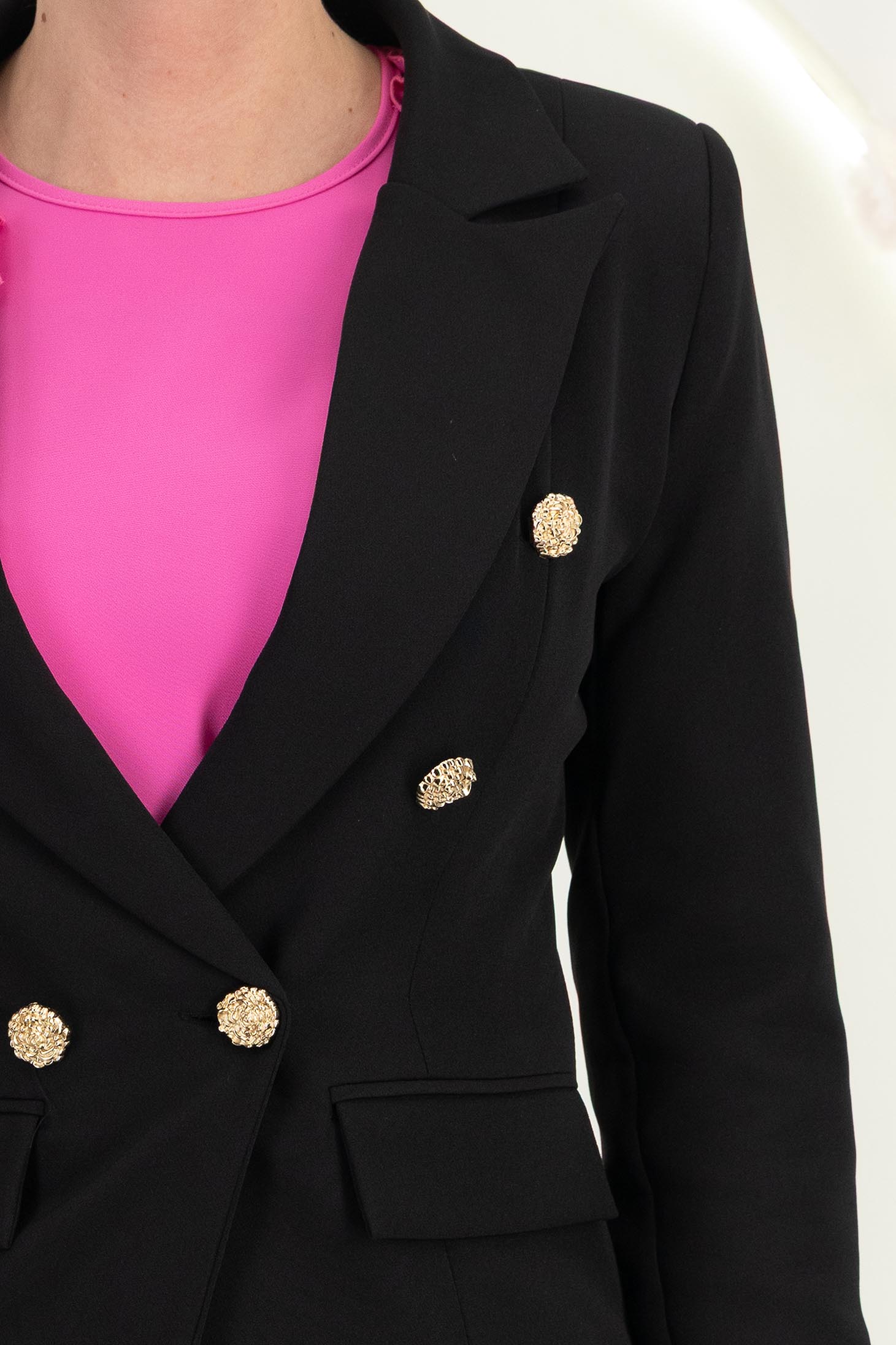 Sacou din stofa negru cu un croi cambrat si nasturi decorativi aurii- StarShinerS 5 - StarShinerS.ro