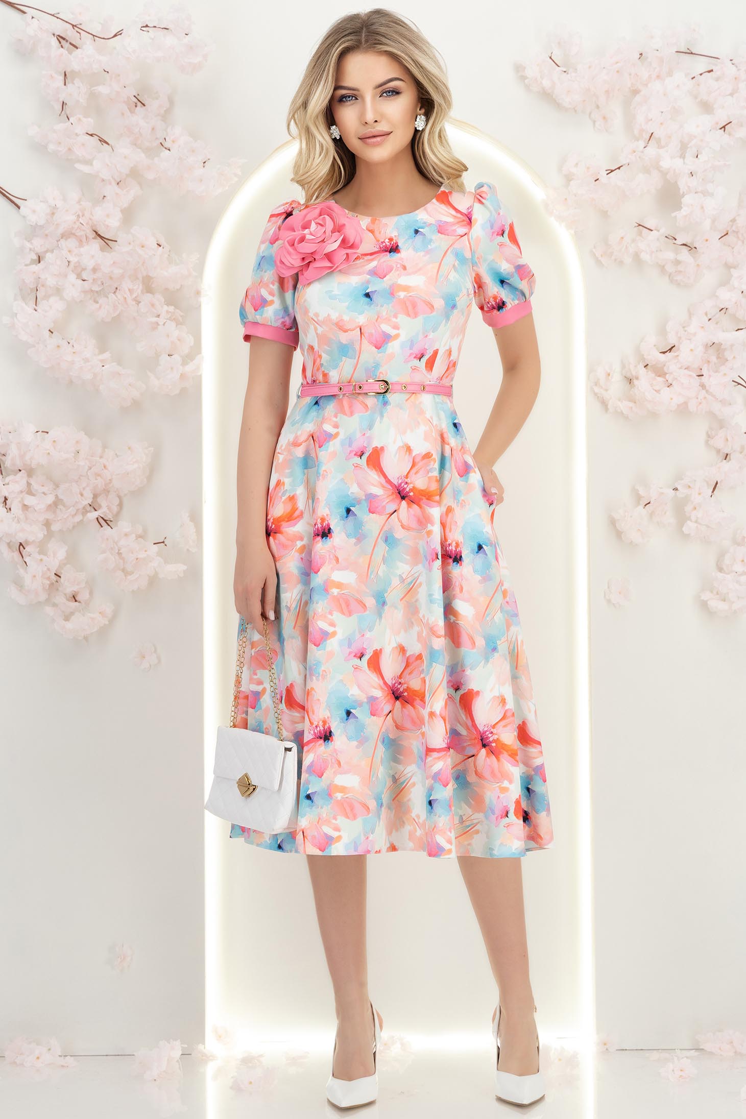 Rochie din stofa roz midi in clos cu accesoriu tip curea si brosa florala - StarShinerS 4 - StarShinerS.ro