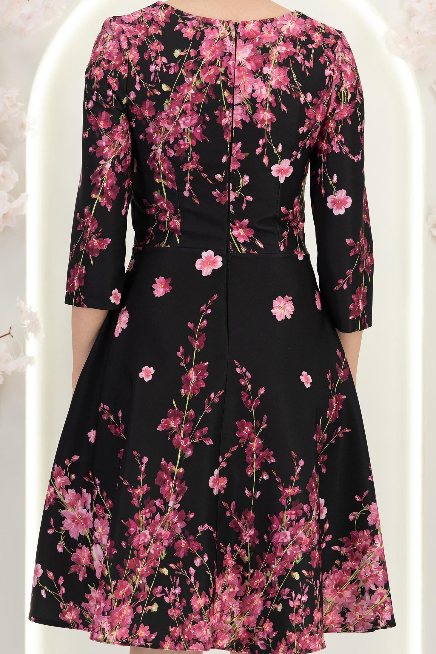 Rochie neagra până la genunchi in clos cu imprimeu floral- StarShinerS 7 - StarShinerS.ro