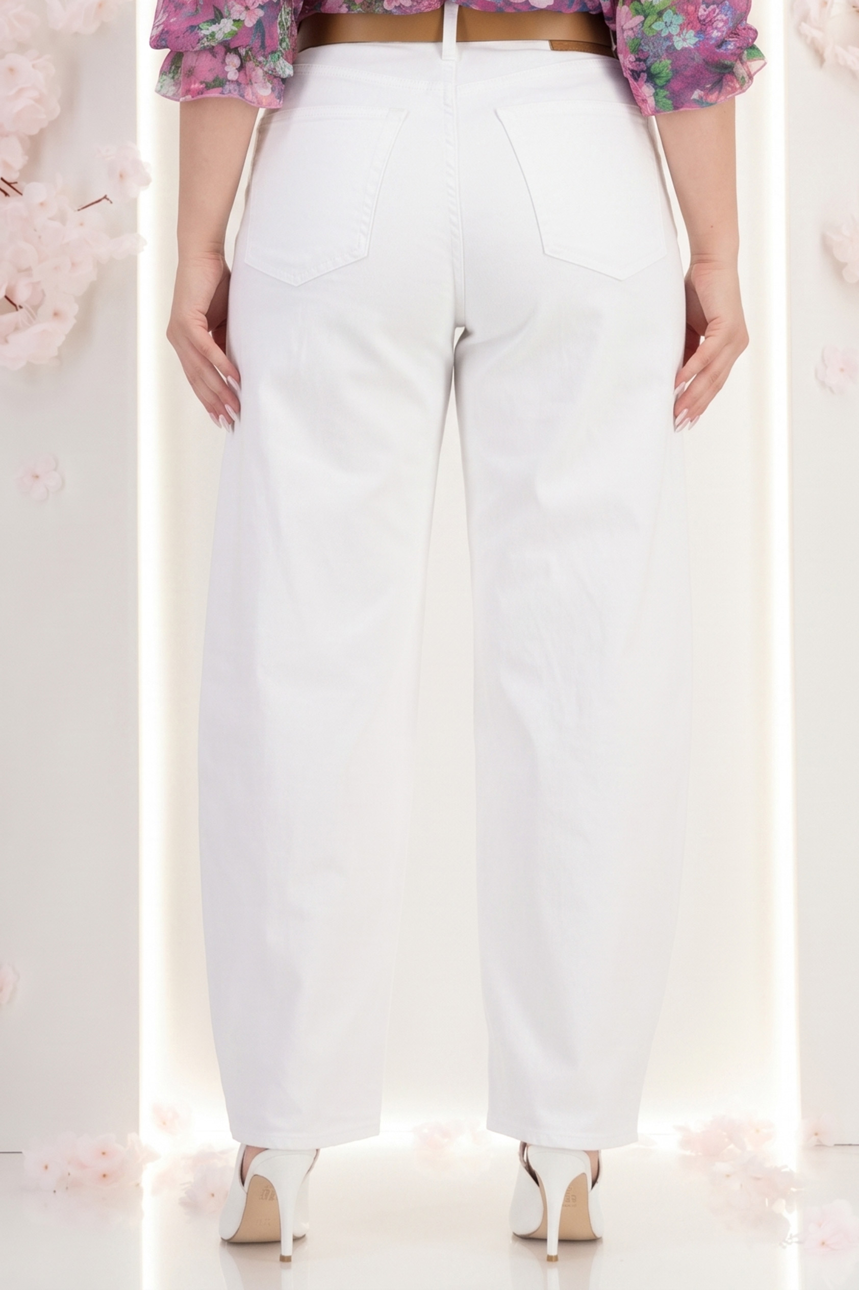 Blugi albi mom fit cu talie inalta si curea detasabila 3 - StarShinerS.ro