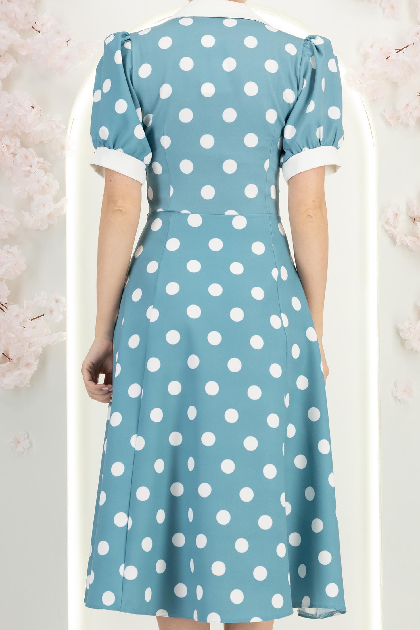 Rochie din stofa turcoaz cu buline midi in clos cu nasturi aurii decorativi - StarShinerS 7 - StarShinerS.ro