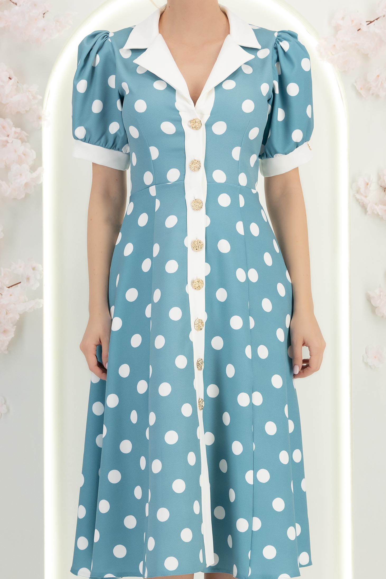 Rochie din stofa turcoaz cu buline midi in clos cu nasturi aurii decorativi - StarShinerS 6 - StarShinerS.ro