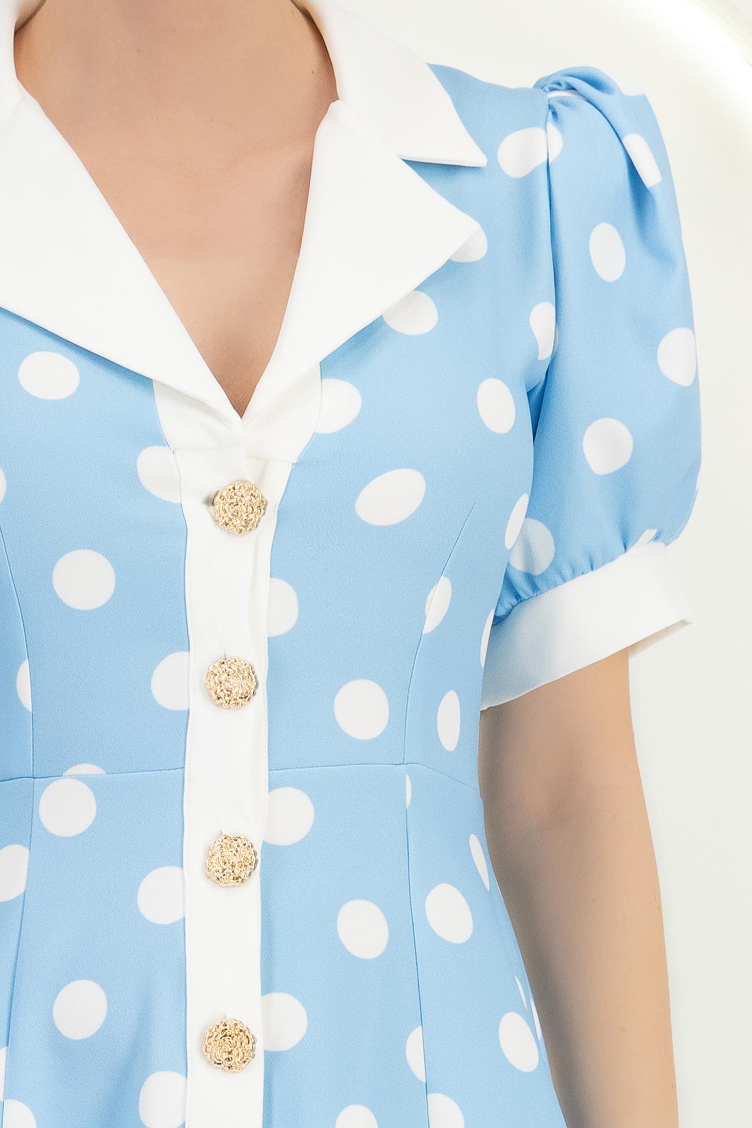 Rochie din stofa albastru-deschis cu buline midi in clos cu nasturi aurii decorativi - StarShinerS 5 - StarShinerS.ro