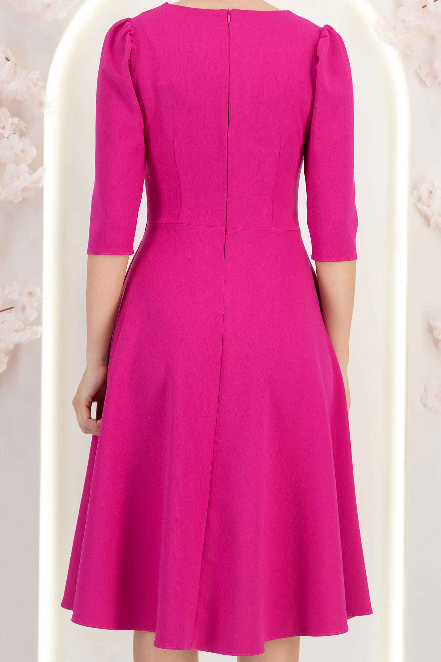 Rochie din stofa premium  fuchsia midi in clos cu accesoriu argintiu  - StarShinerS 4 - StarShinerS.ro