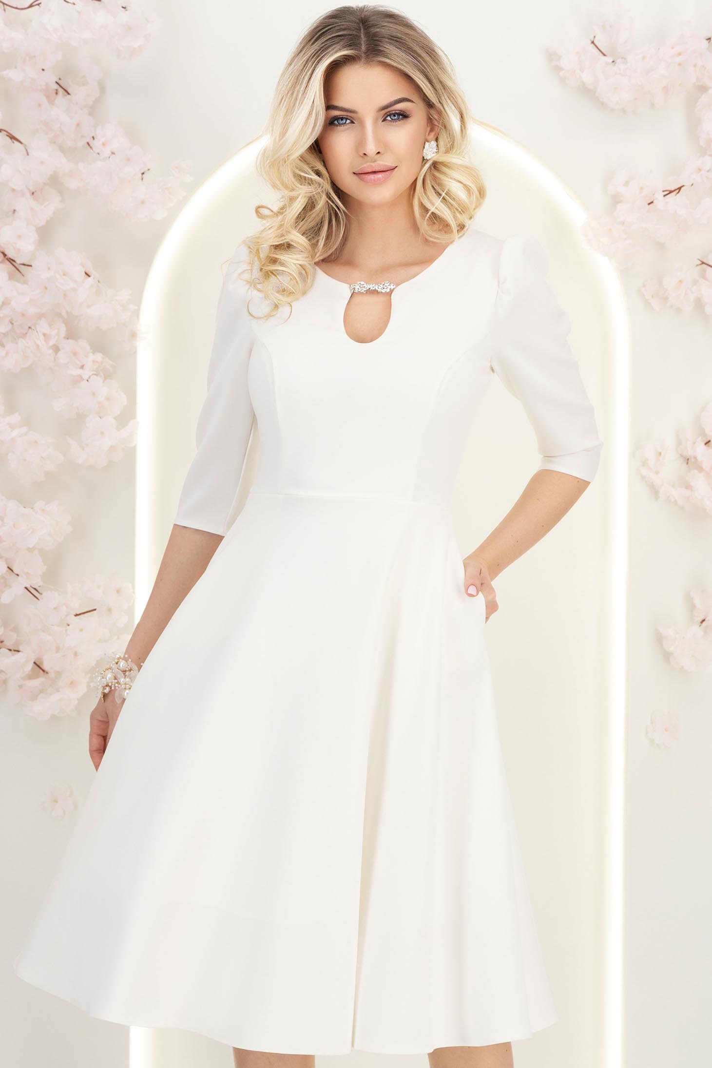 Rochie din stofa premium ivoire midi in clos cu accesoriu argintiu  - StarShinerS 4 - StarShinerS.ro