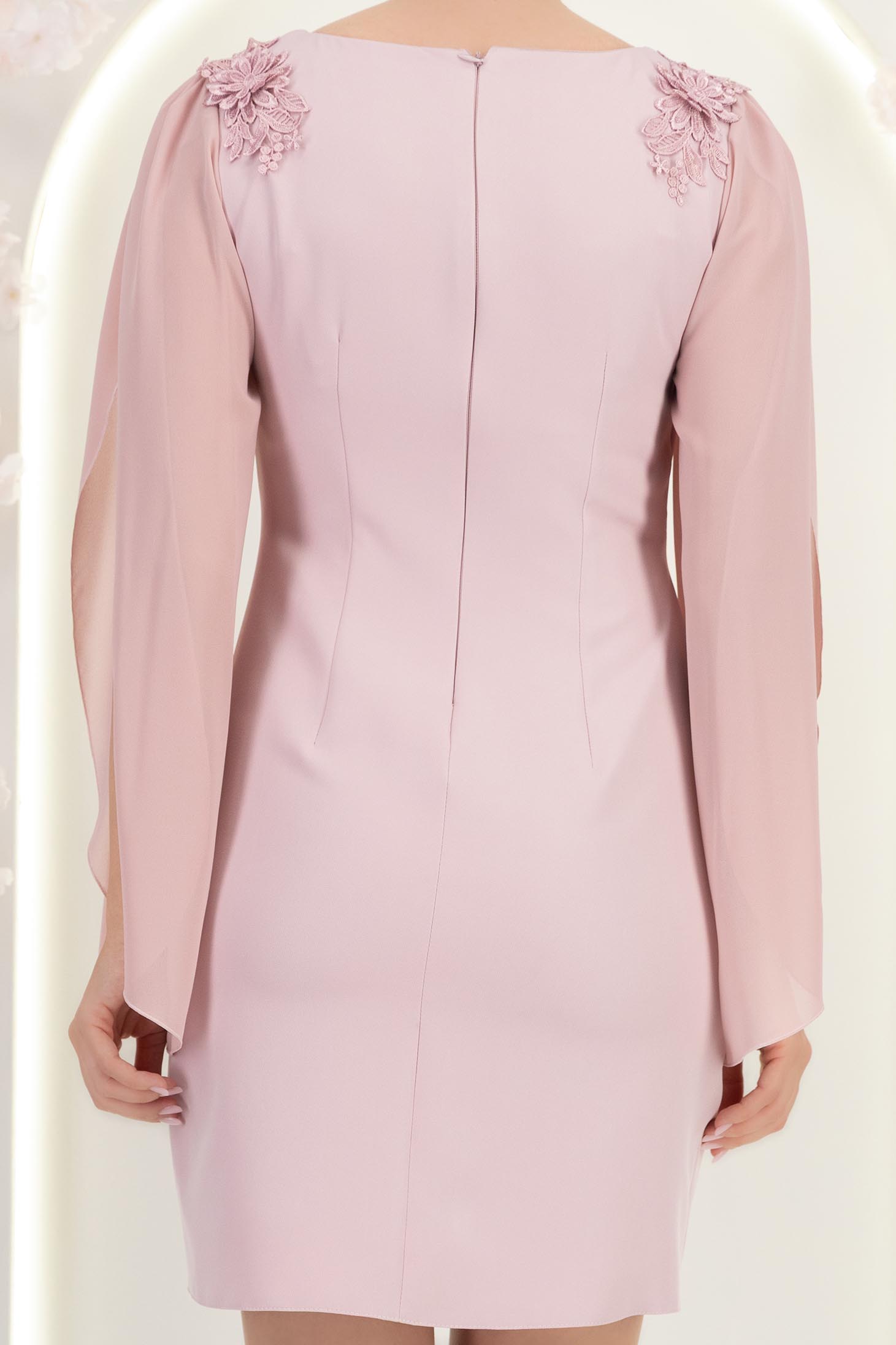 Rochie din stofa roz pudra cu un croi drept si maneci tip fluture din voal cu aplicatii pe umeri - StarShinerS 7 - StarShinerS.ro
