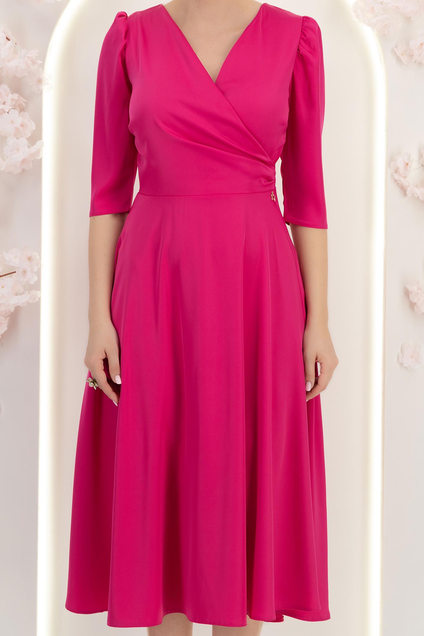 Rochie din material satinat mat fuchsia midi in clos cu umeri bufanti- StarShinerS 7 - StarShinerS.ro