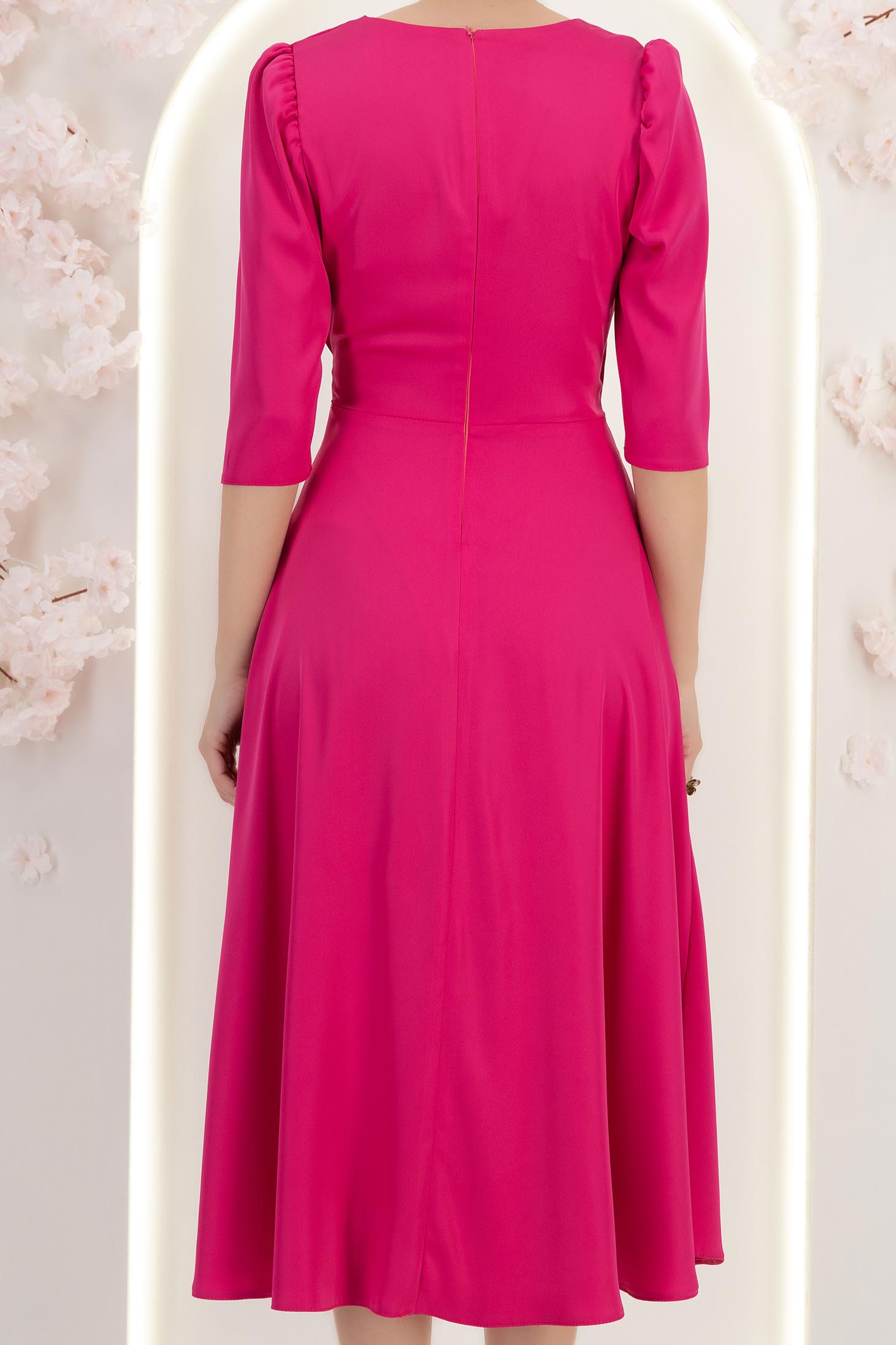 Rochie din material satinat mat fuchsia midi in clos cu umeri bufanti- StarShinerS 4 - StarShinerS.ro