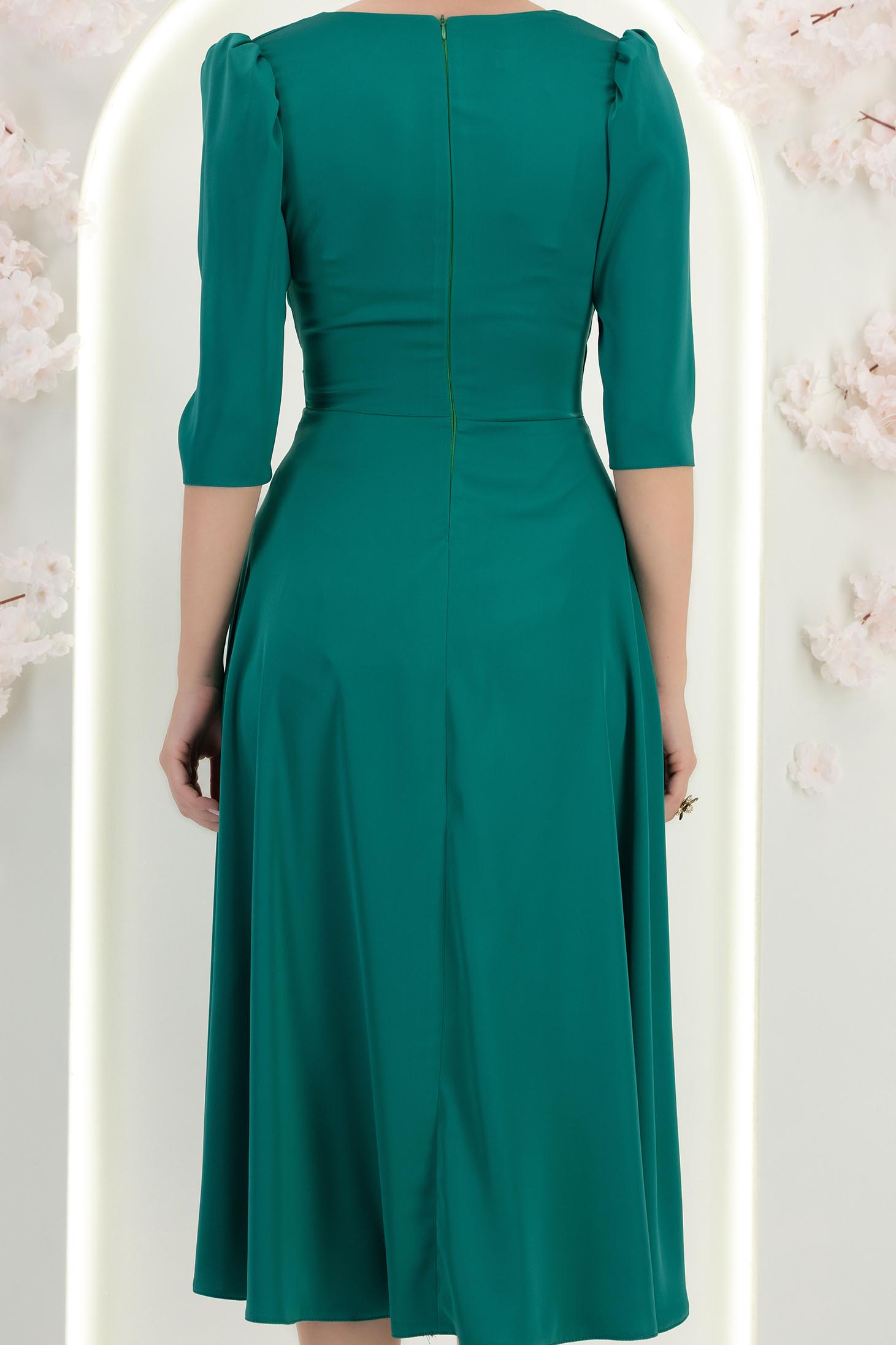 Rochie din material satinat mat verde midi in clos cu umeri bufanti- StarShinerS 7 - StarShinerS.ro