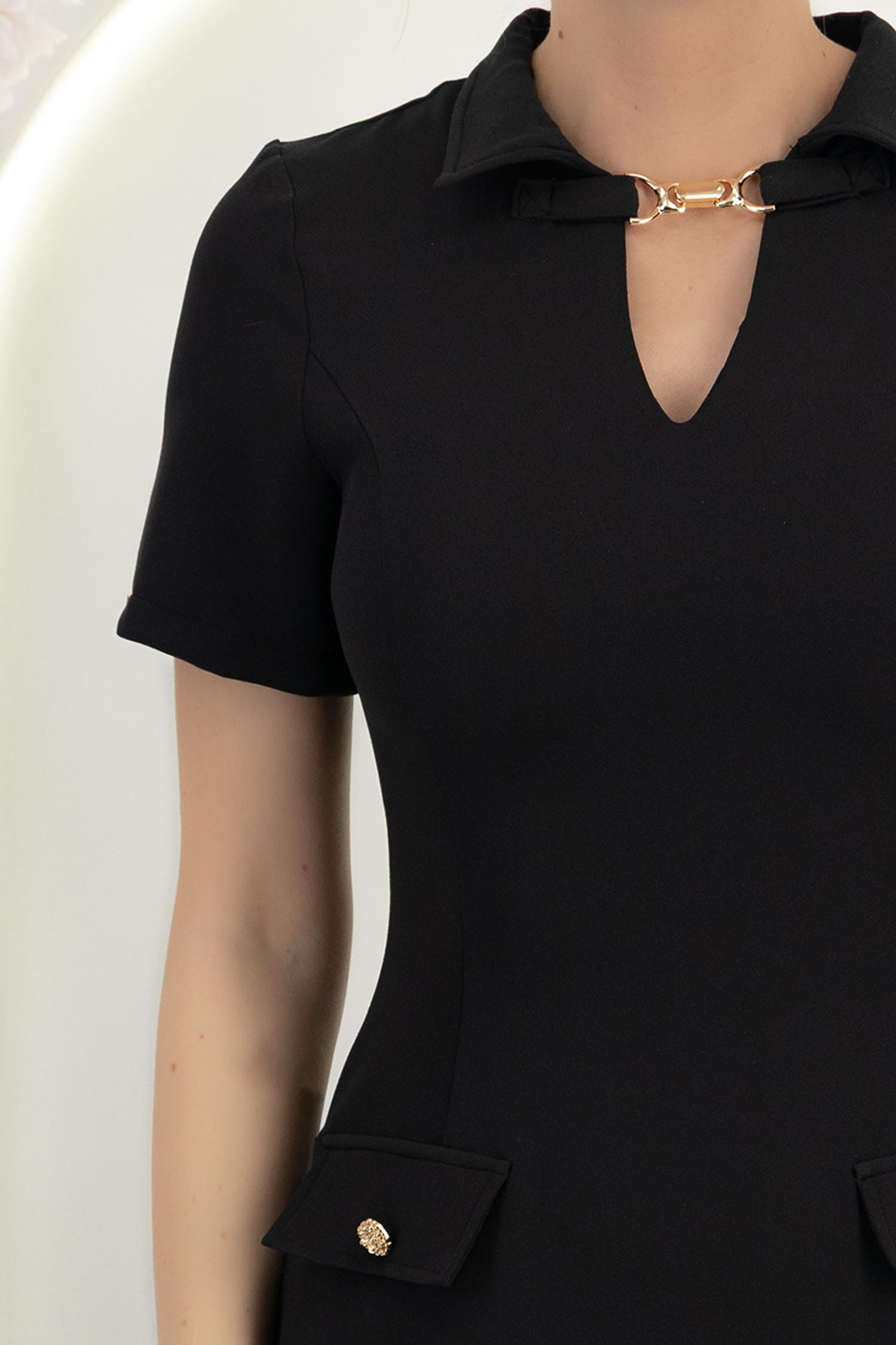 Rochie din stofa neagra scurta tip creion cu buzunare false 4 - StarShinerS.ro