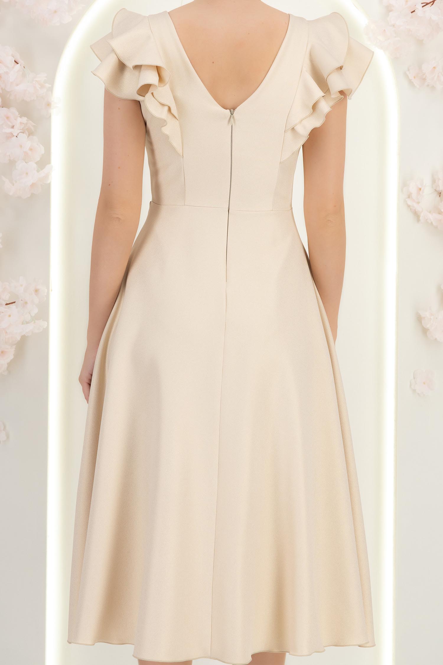 Rochie bej cu sclipici midi in clos cu volanase - StarShinerS 7 - StarShinerS.ro