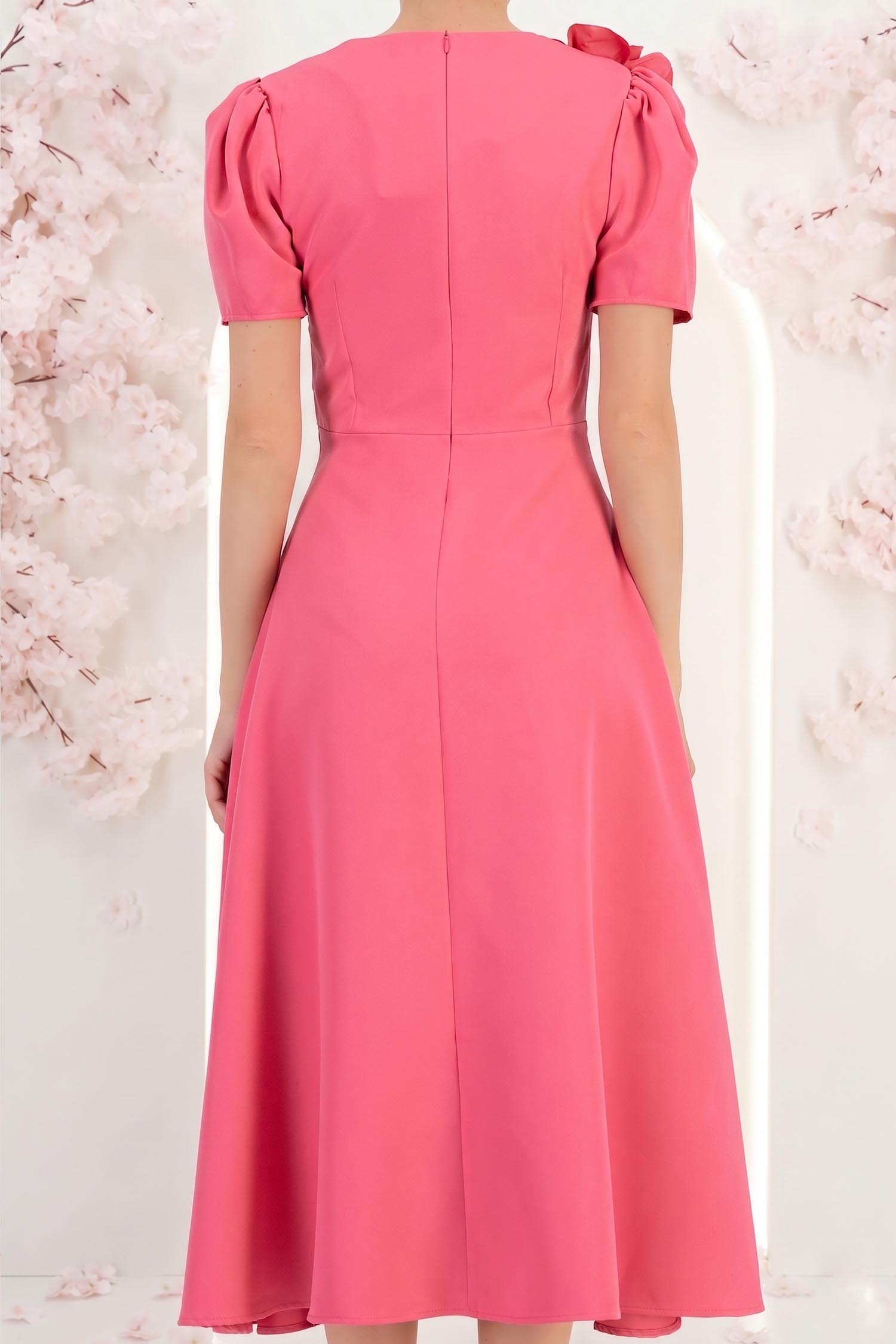 Rochie roz midi in clos accesorizata cu 2 brose 3D - StarShinerS 5 - StarShinerS.ro