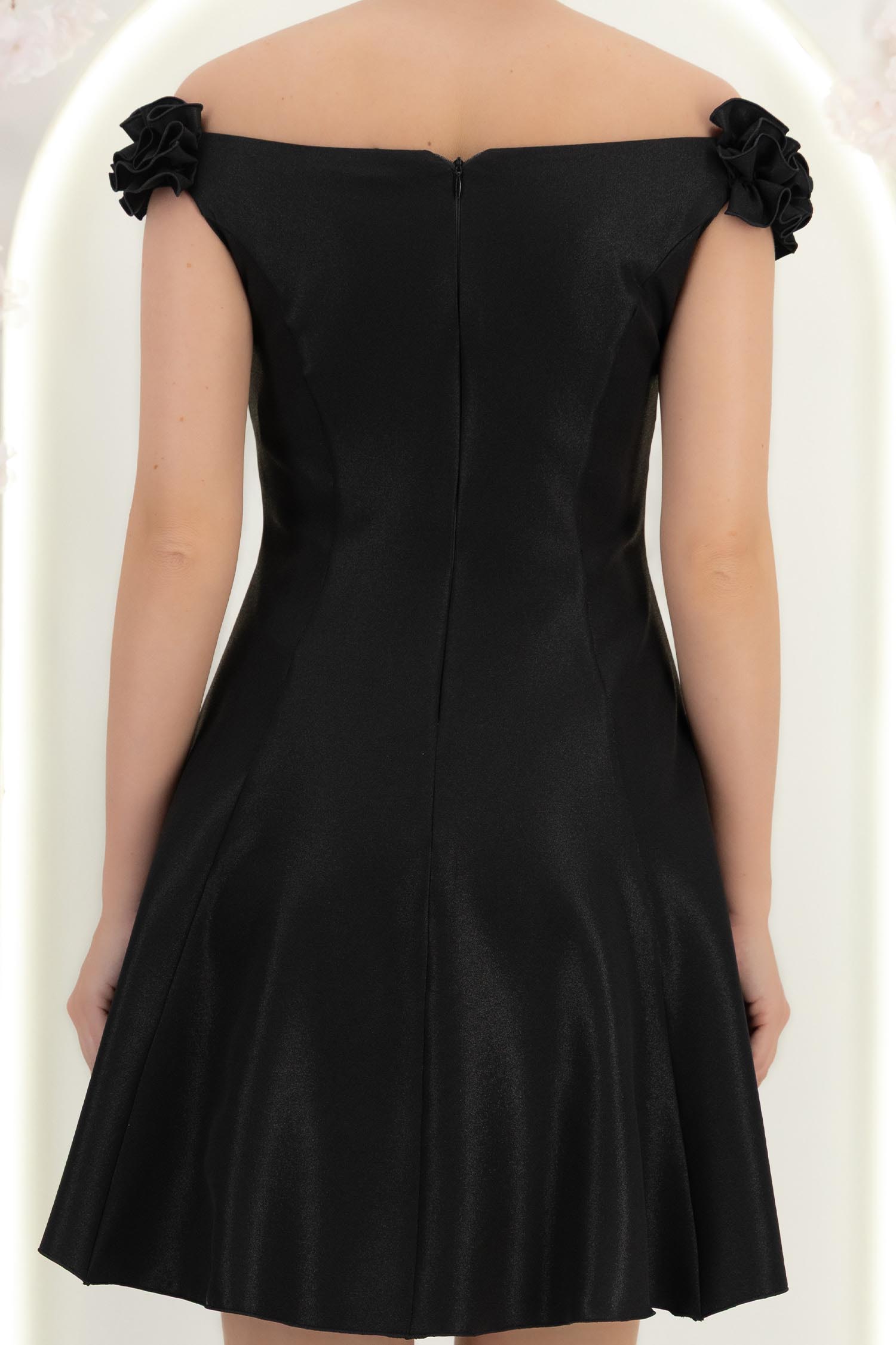 Rochie neagra cu sclipici scurta in clos cu volanase - StarShinerS 6 - StarShinerS.ro