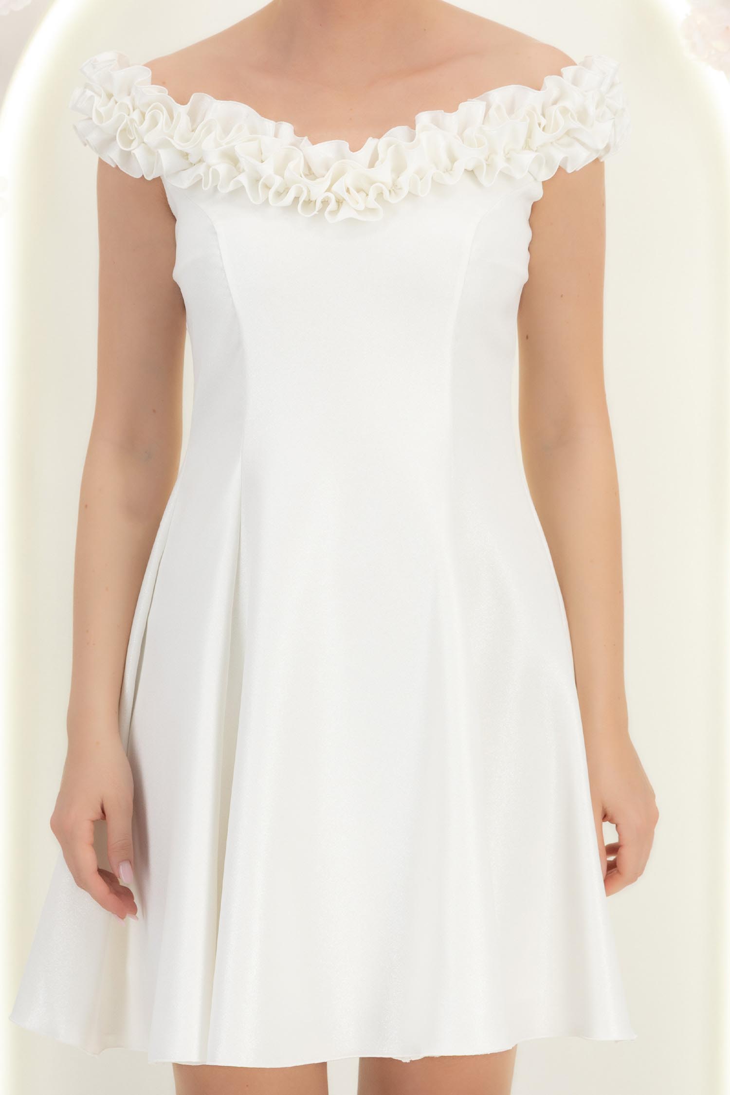 Rochie ivoire cu sclipici scurta in clos cu volanase - StarShinerS 6 - StarShinerS.ro
