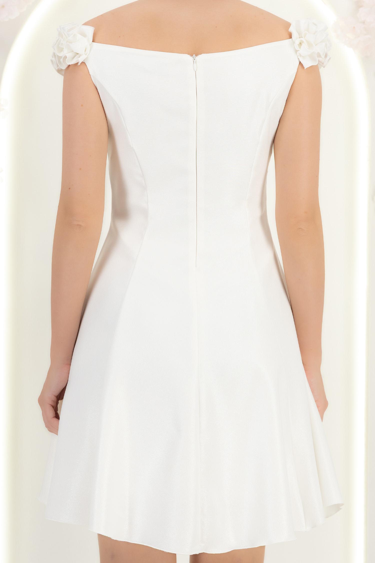 Rochie ivoire cu sclipici scurta in clos cu volanase - StarShinerS 7 - StarShinerS.ro