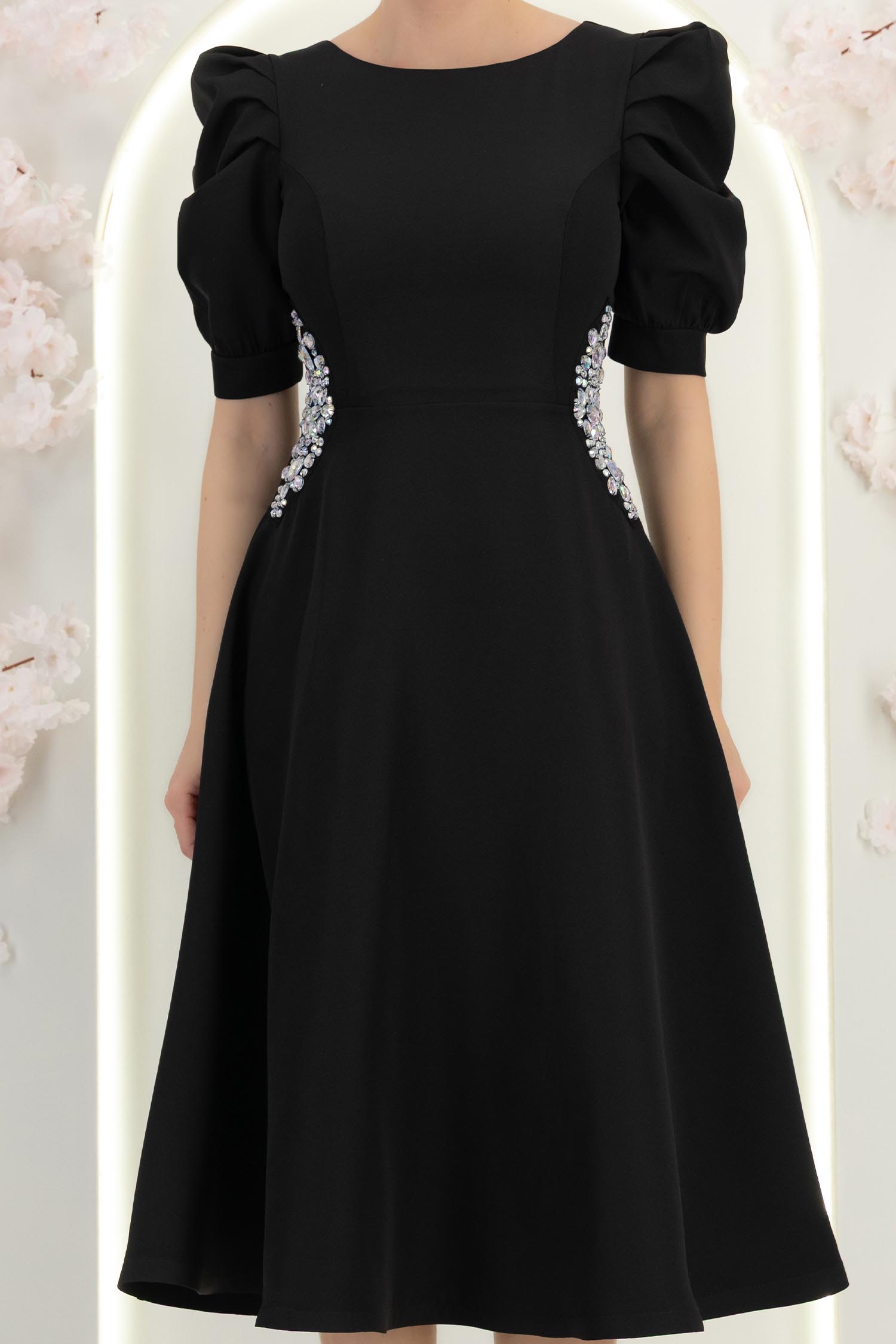 Rochie neagra midi in clos accesorizata cu pietre stras - StarShinerS 5 - StarShinerS.ro