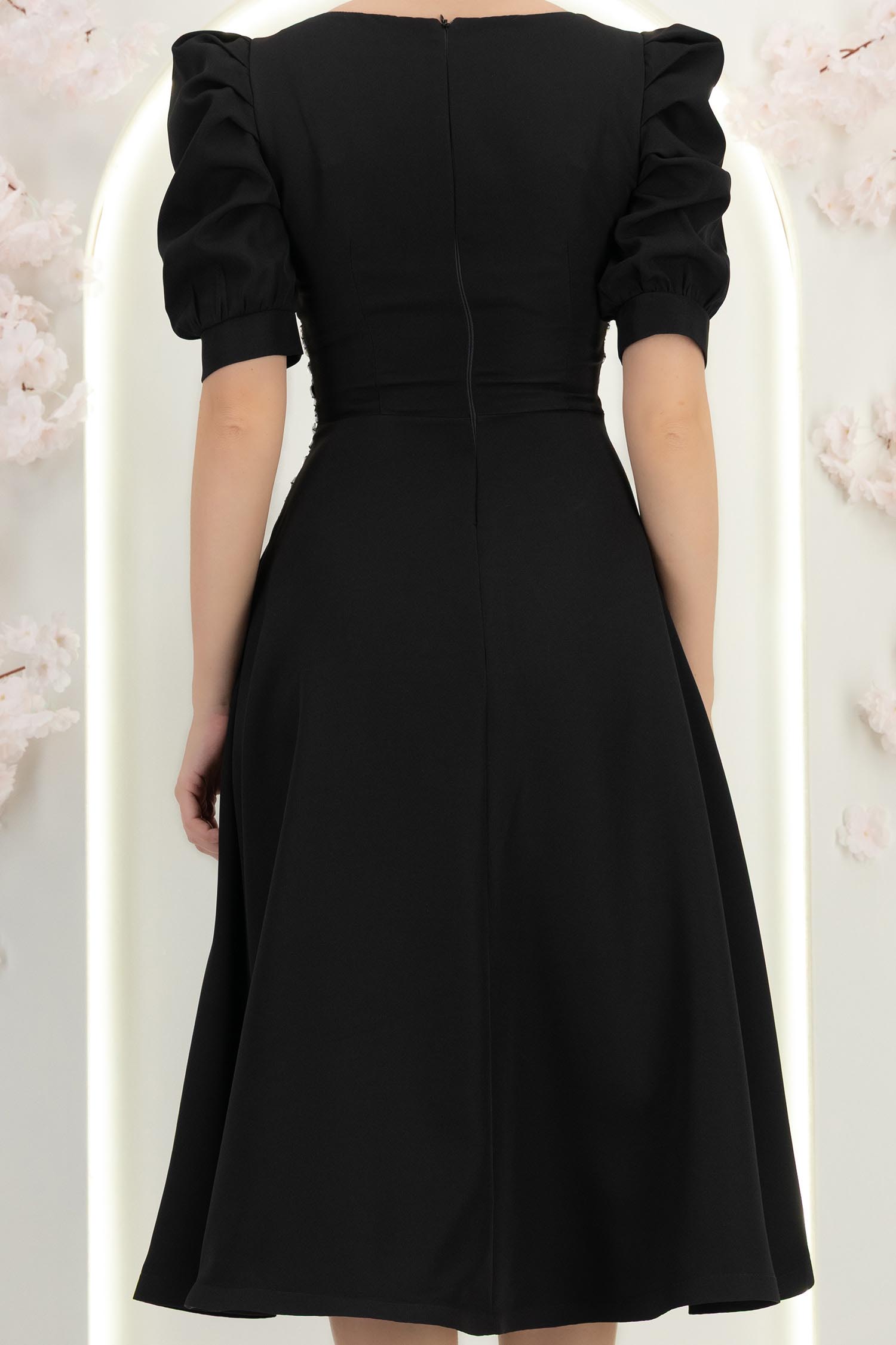 Rochie neagra midi in clos accesorizata cu pietre stras - StarShinerS 6 - StarShinerS.ro