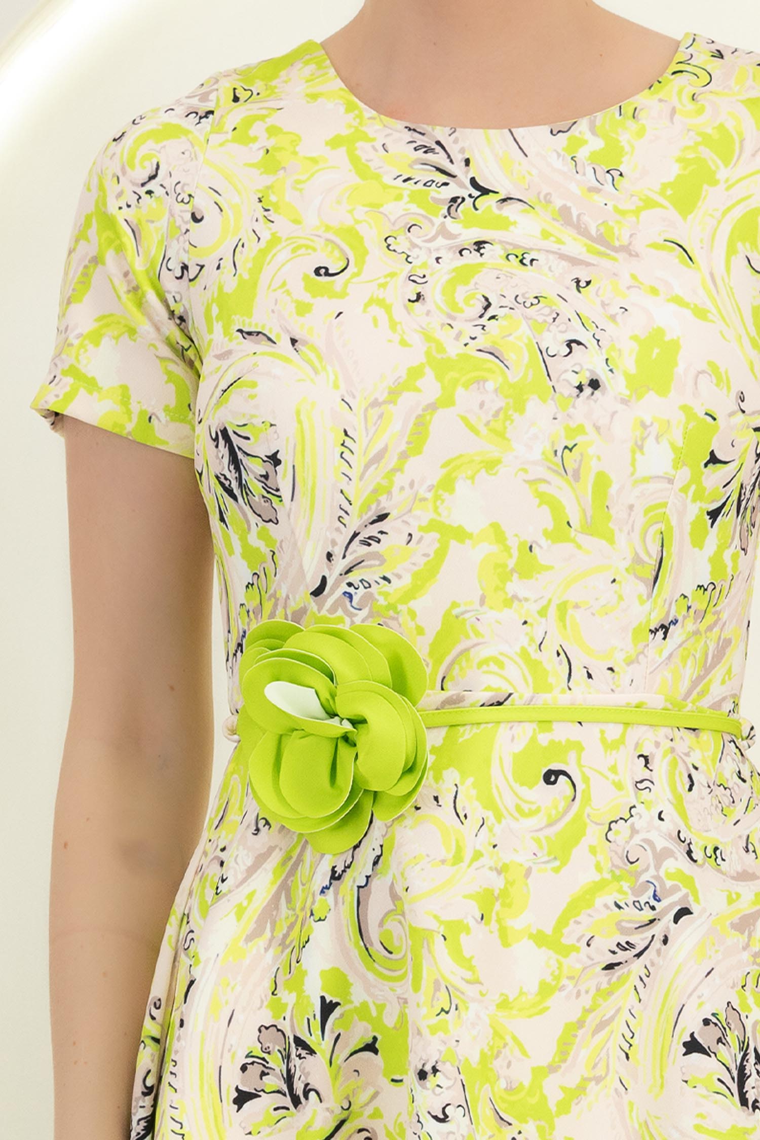 Rochie verde lime midi in clos accesorizata cu cordon si buzunare laterale 4 - StarShinerS.ro
