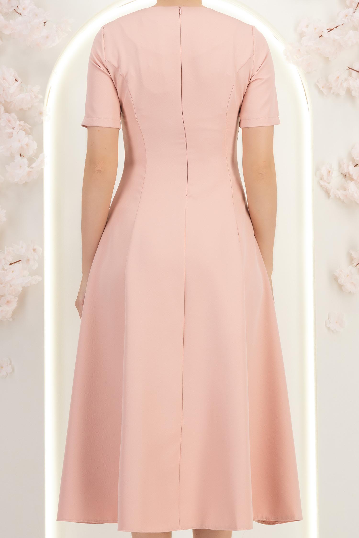 Rochie roz pudra midi in clos cu detalii brodate si flori 3D - StarShinerS 4 - StarShinerS.ro