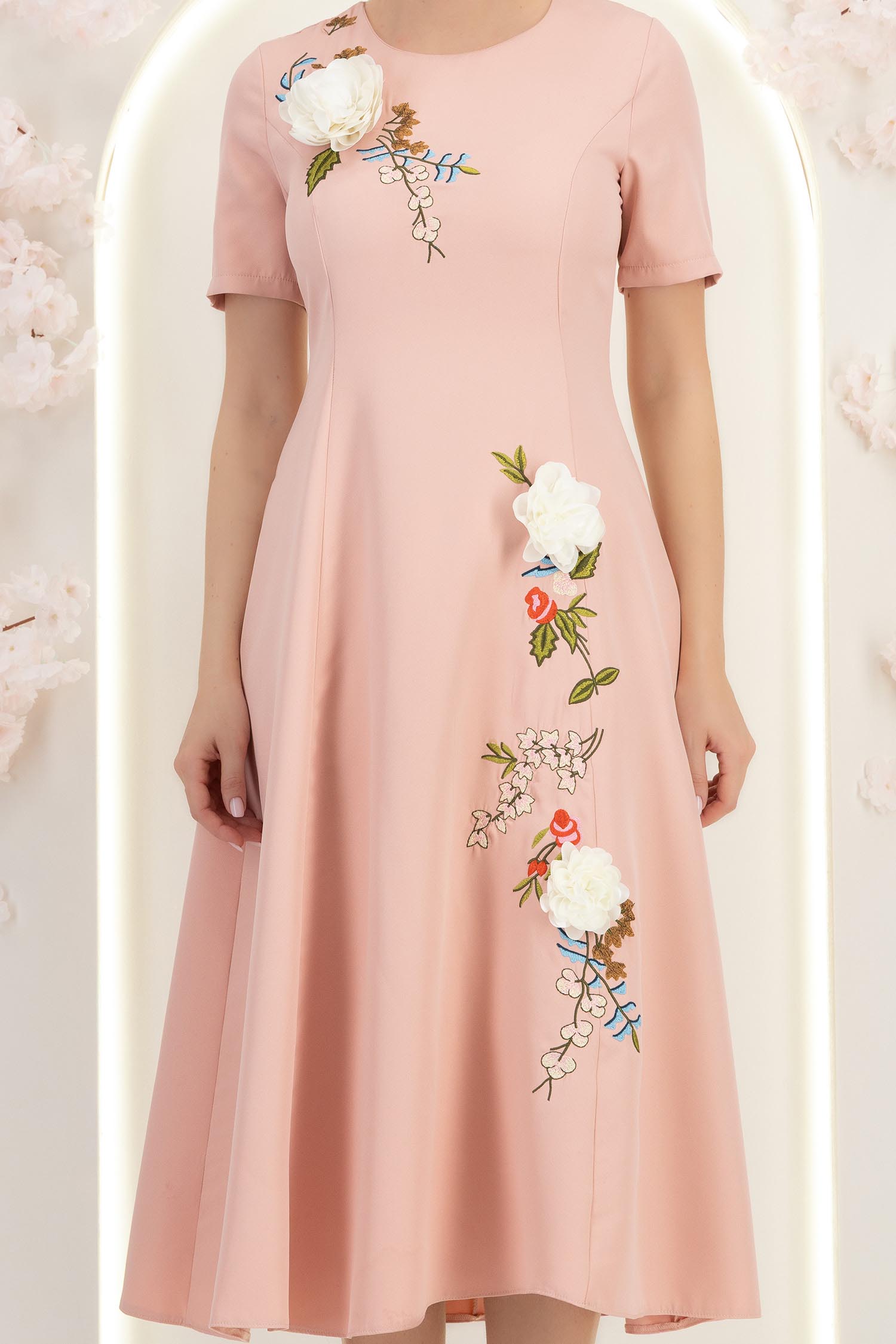 Rochie roz pudra midi in clos cu detalii brodate si flori 3D - StarShinerS 3 - StarShinerS.ro