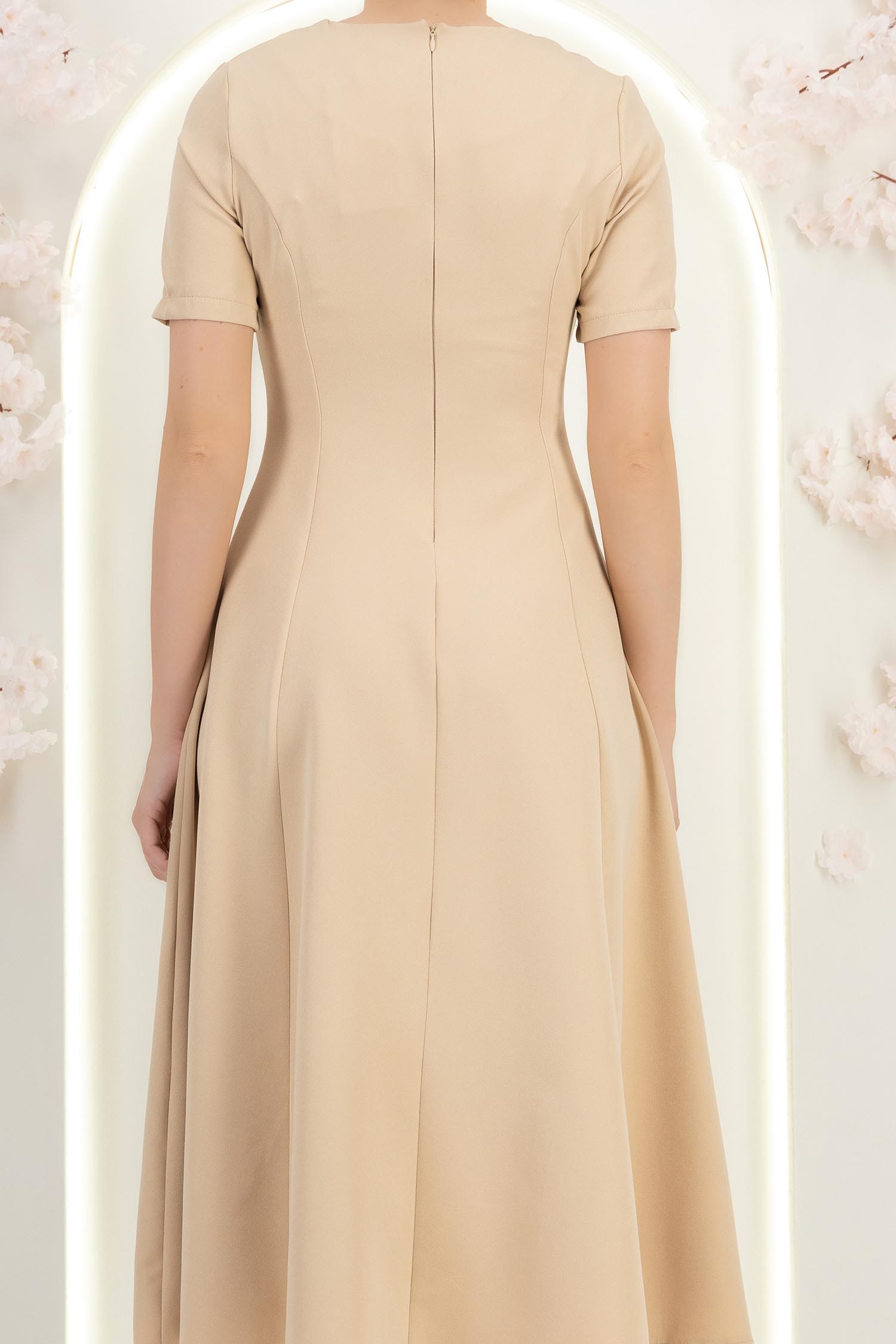 Rochie bej midi in clos cu detalii brodate si flori 3D - StarShinerS 6 - StarShinerS.ro