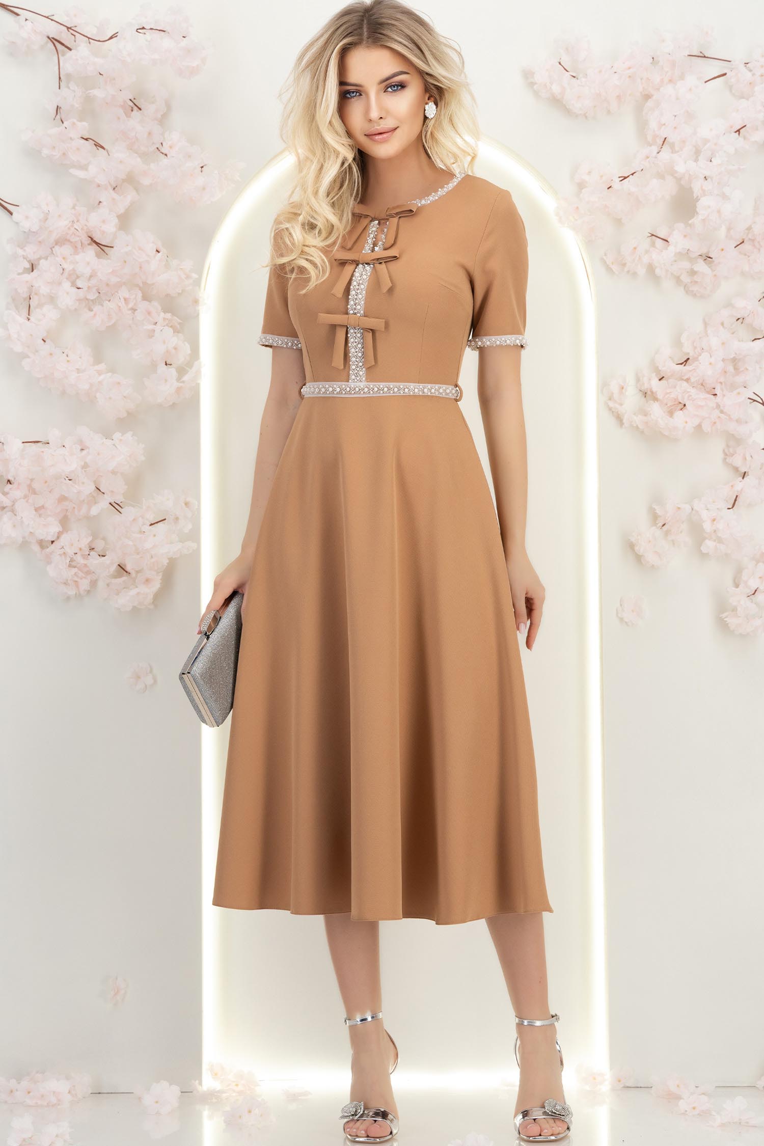 Rochie bej midi in clos cu perle si cordon detasabil - StarShinerS 3 - StarShinerS.ro