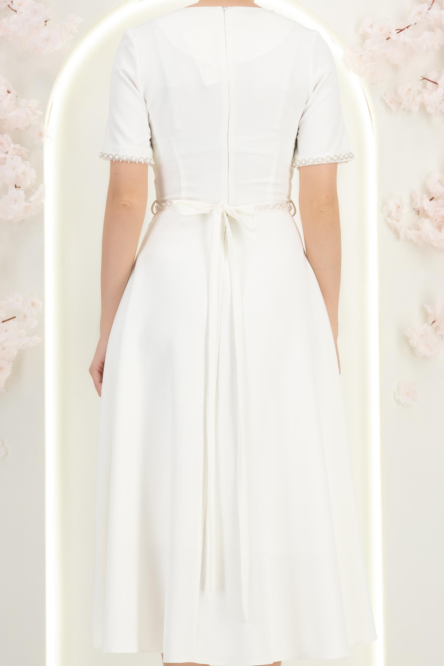 Rochie alba midi in clos cu perle si cordon detasabil - StarShinerS 6 - StarShinerS.ro