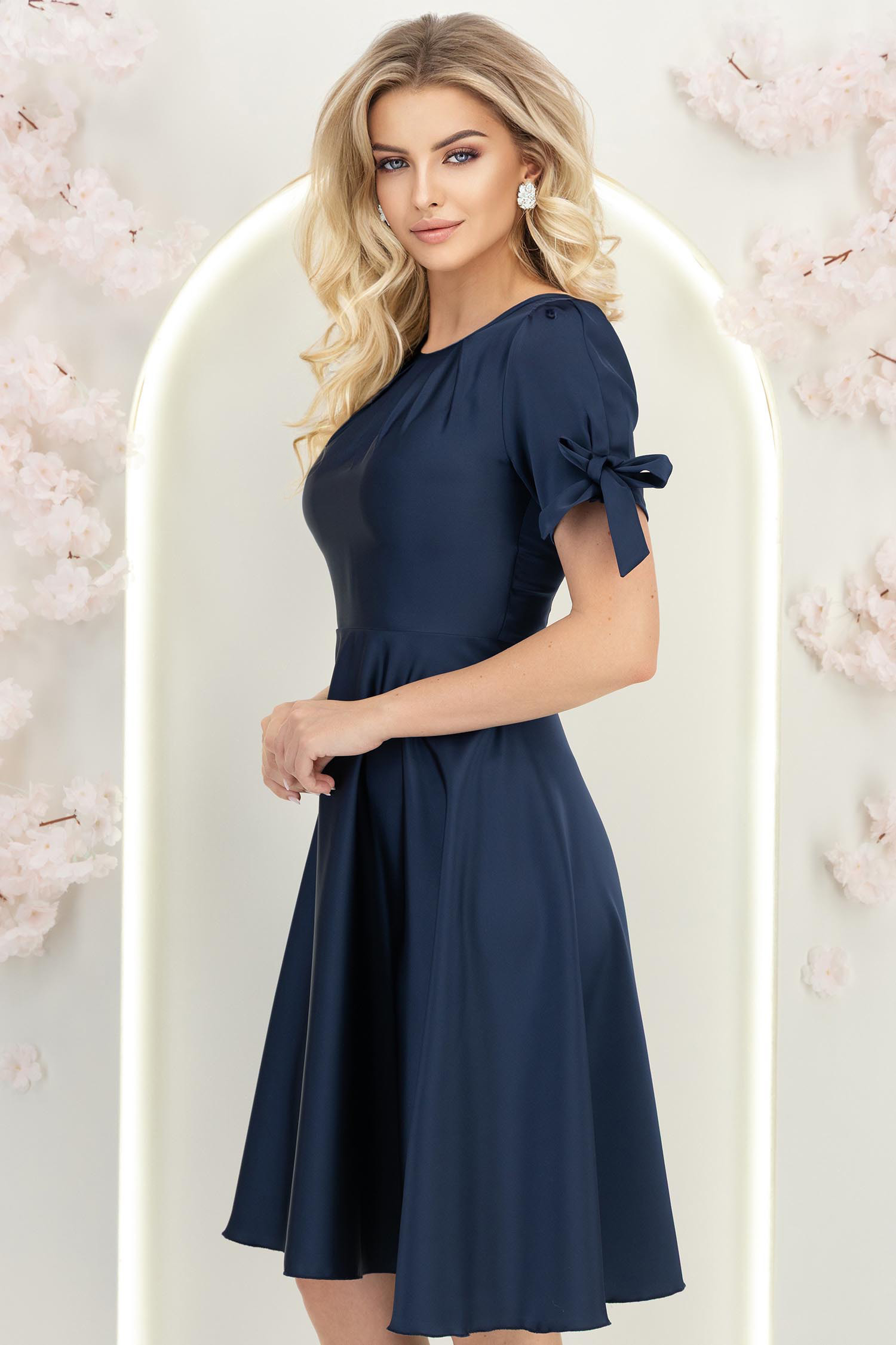 Rochie din satin bleumarin până la genunchi in clos cu fundite- StarShinerS 3 - StarShinerS.ro