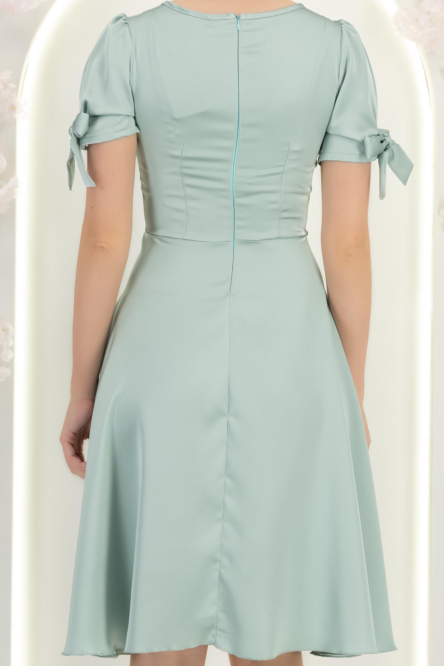 Rochie din satin mint până la genunchi in clos cu fundite- StarShinerS 7 - StarShinerS.ro